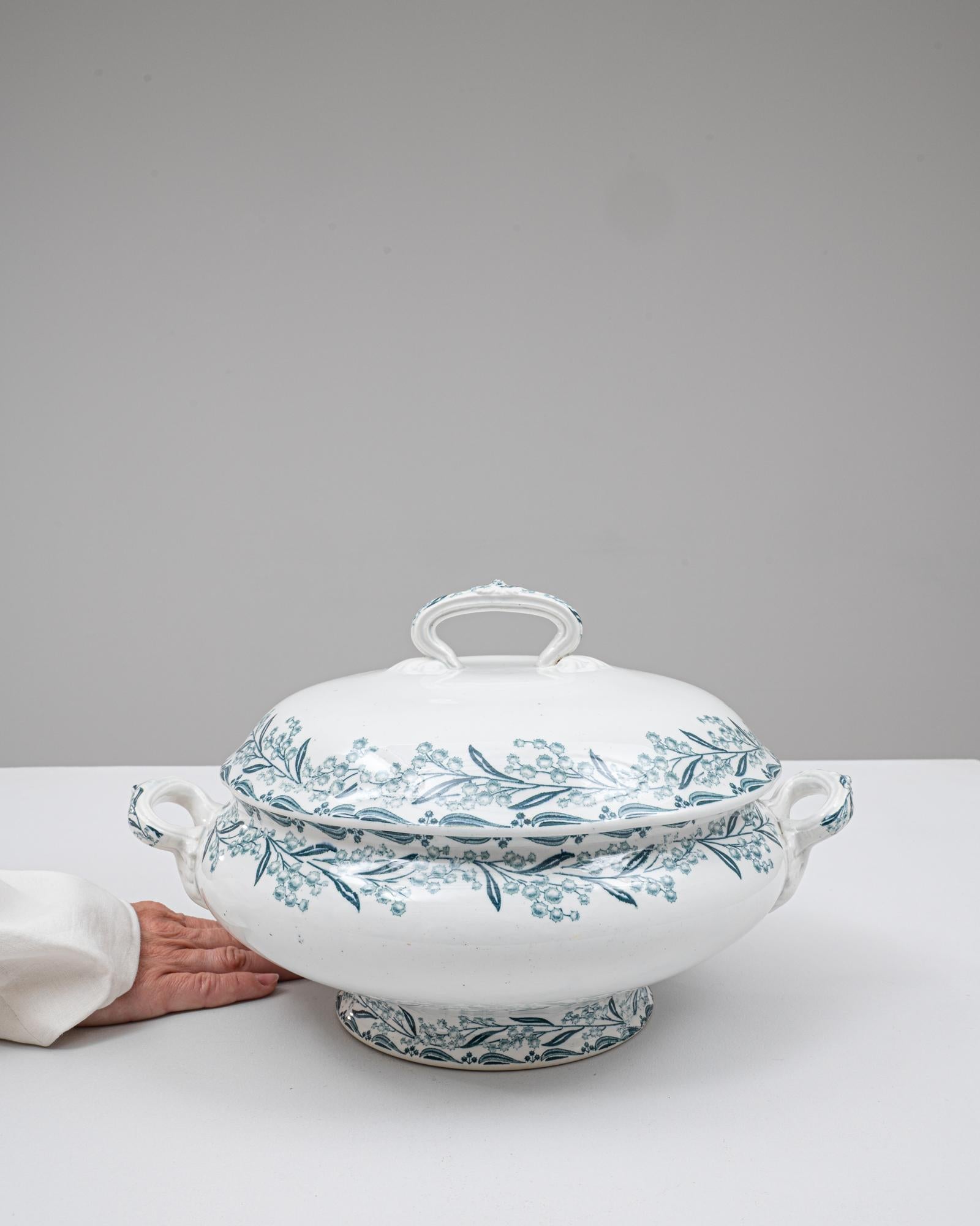 20ième siècle Soupière en porcelaine avec couvercle, édition spéciale française du 20e siècle en vente