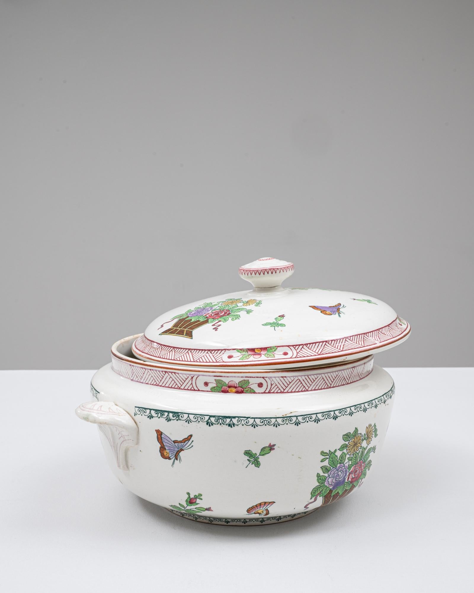 20ième siècle Soupière en porcelaine avec couvercle, édition spéciale française du 20e siècle en vente