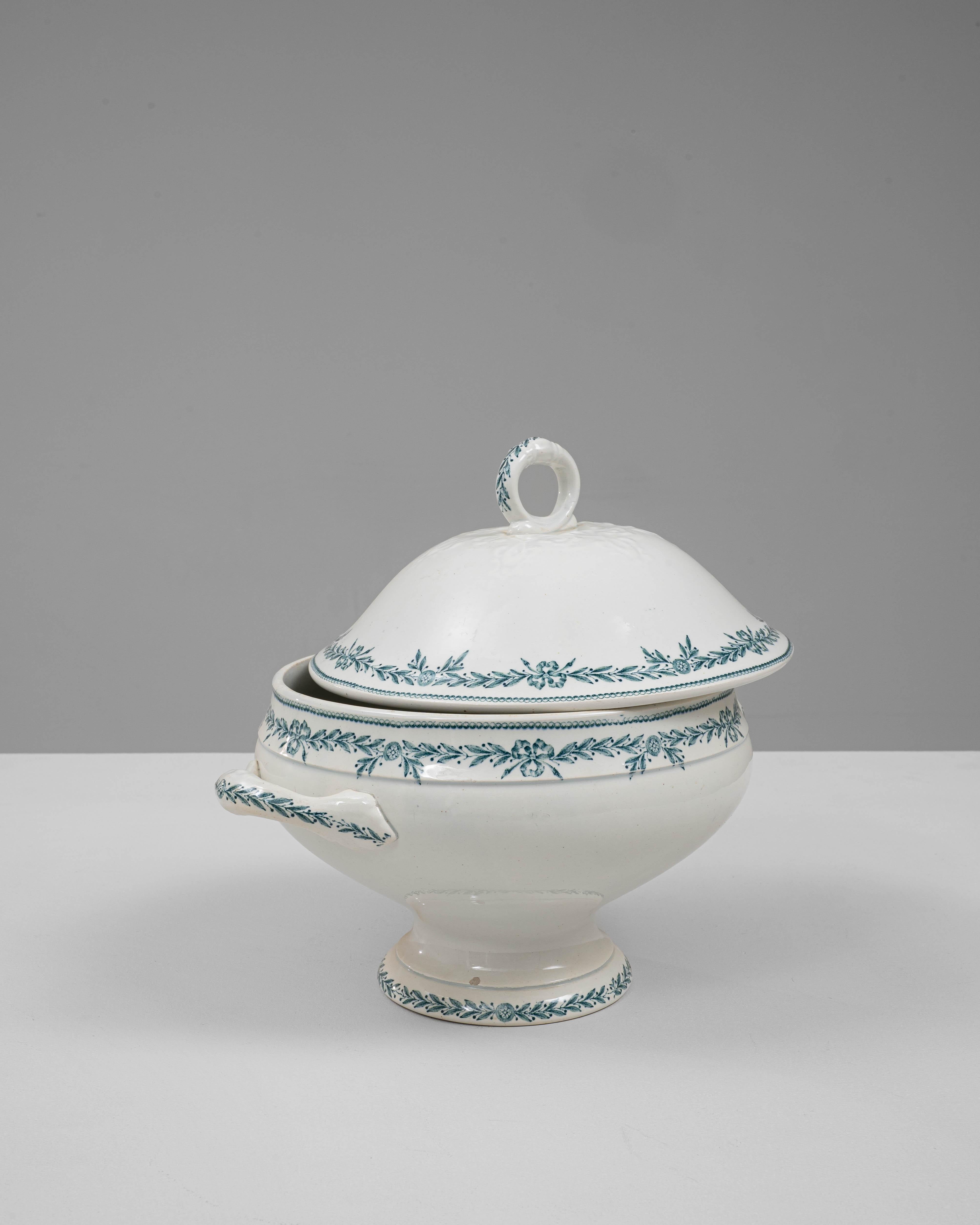 20th Century French Special Edition Porcelain Tureen With Lid For Sale 3