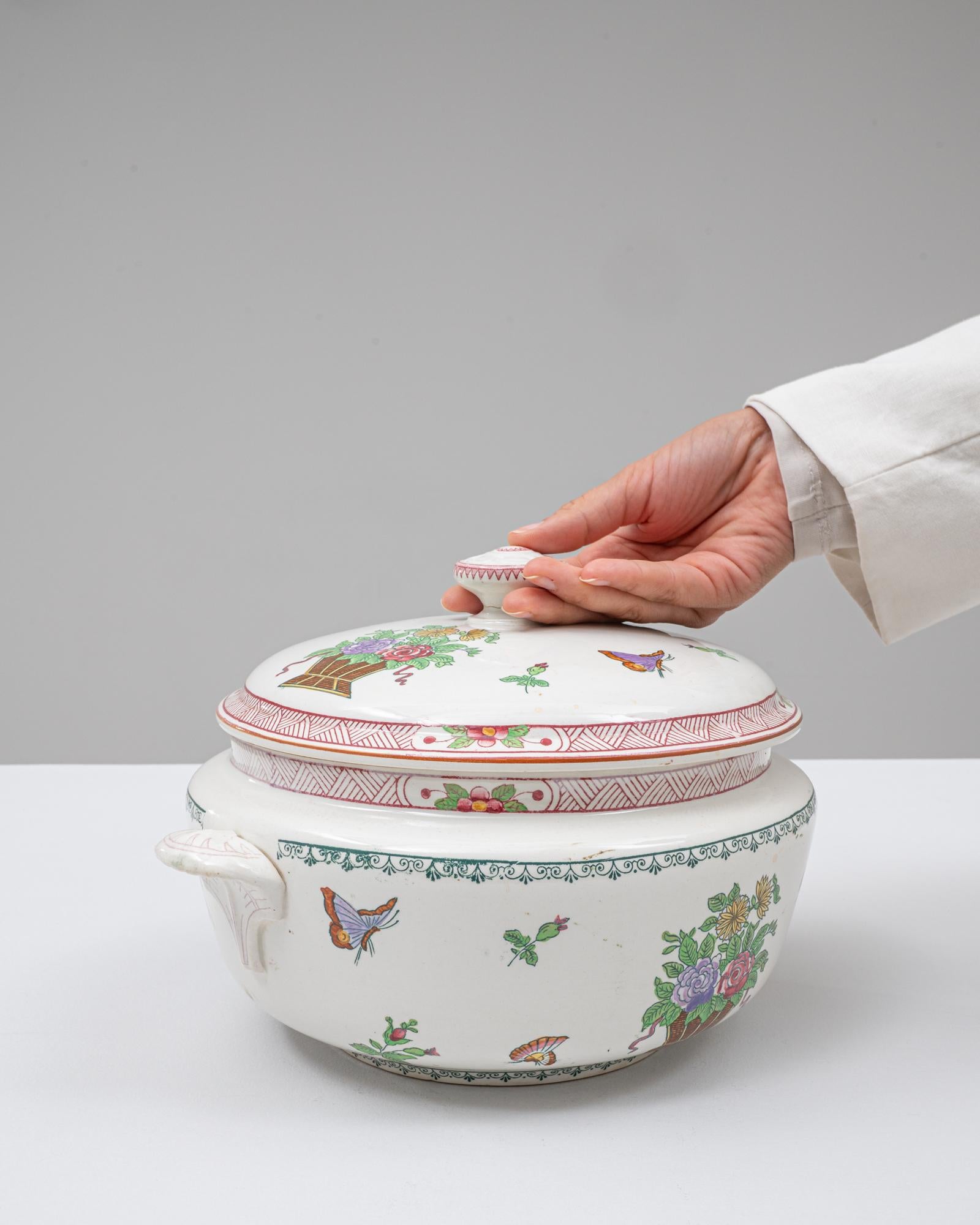 Porcelaine Soupière en porcelaine avec couvercle, édition spéciale française du 20e siècle en vente