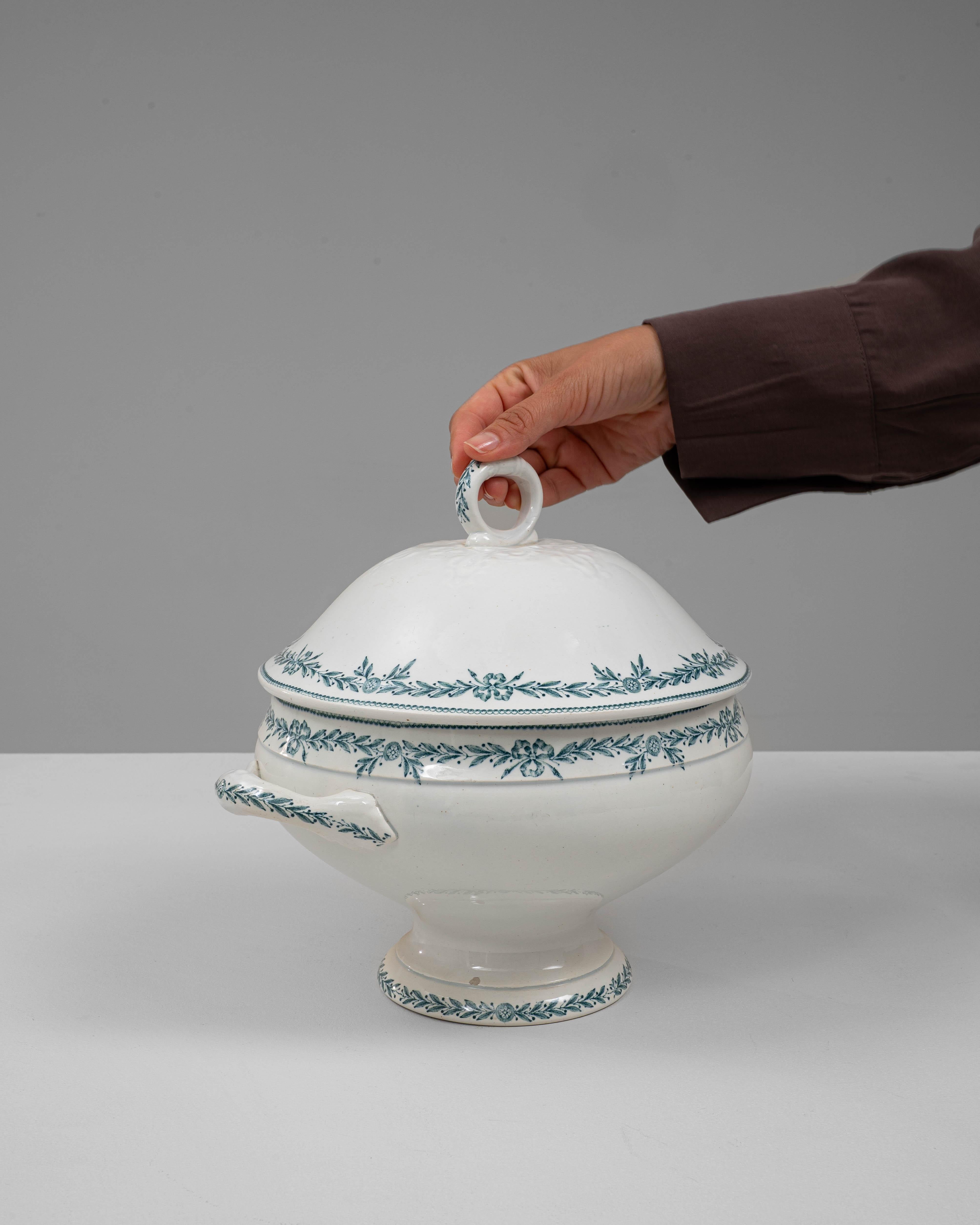 20th Century French Special Edition Porcelain Tureen With Lid For Sale 4