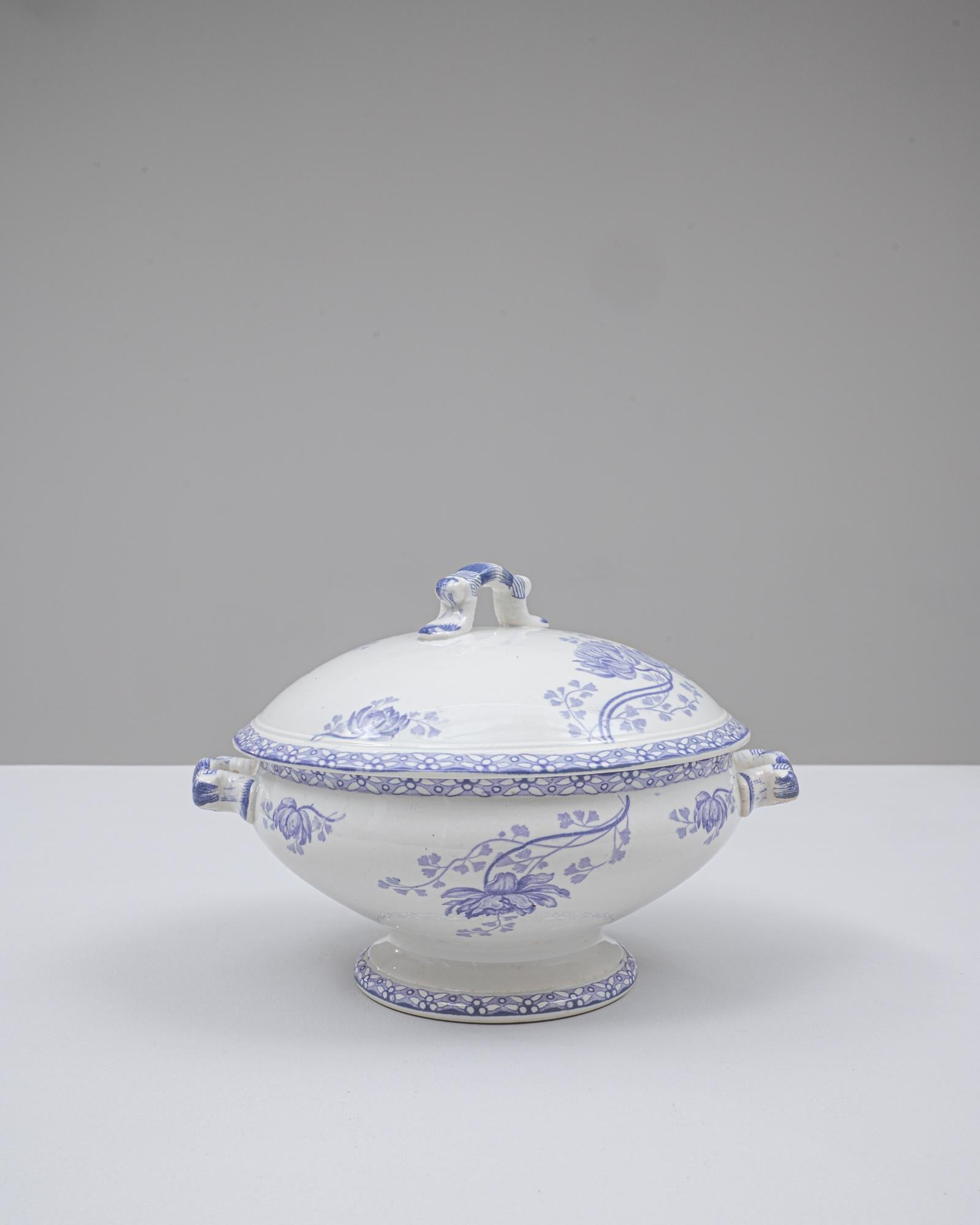 Soupière en porcelaine avec couvercle, édition spéciale française du 20e siècle en vente 1