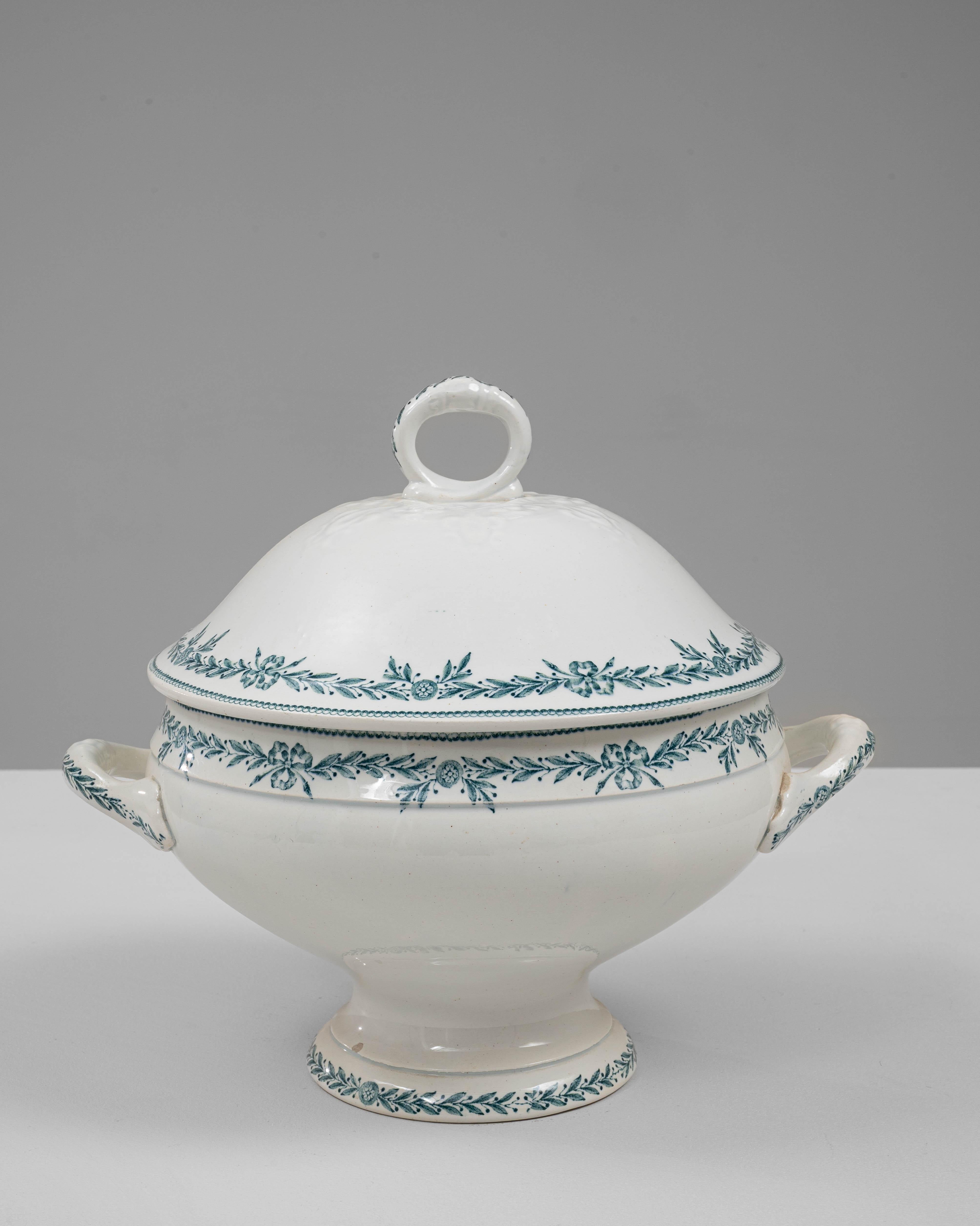20th Century French Special Edition Porcelain Tureen With Lid For Sale 5