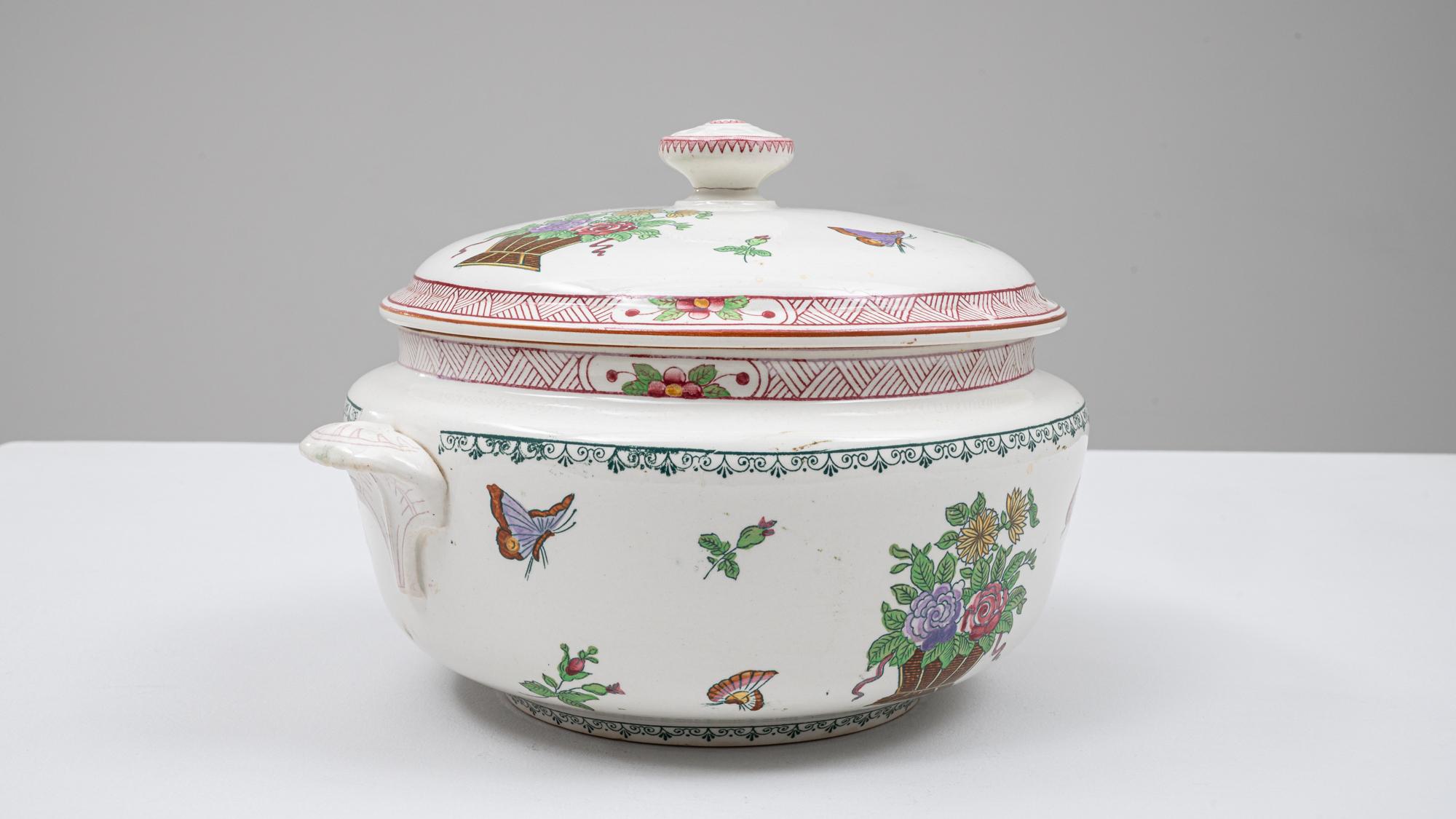Soupière en porcelaine avec couvercle, édition spéciale française du 20e siècle en vente 2