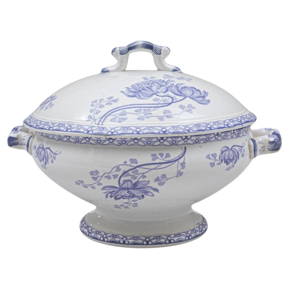Soupière en porcelaine avec couvercle, édition spéciale française du 20e siècle