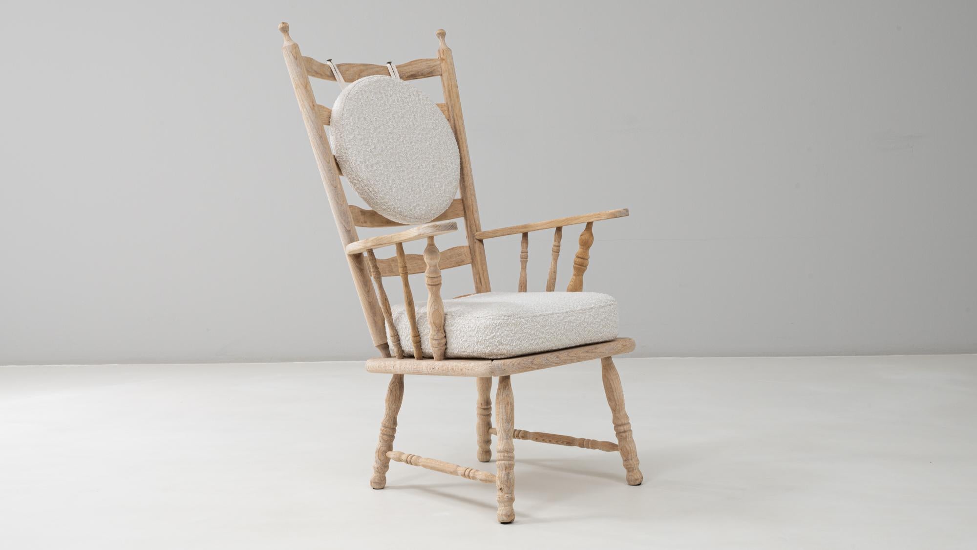 20th Century French Spindle-Back Oak Armchair with Bouclé Cushions en venta 6