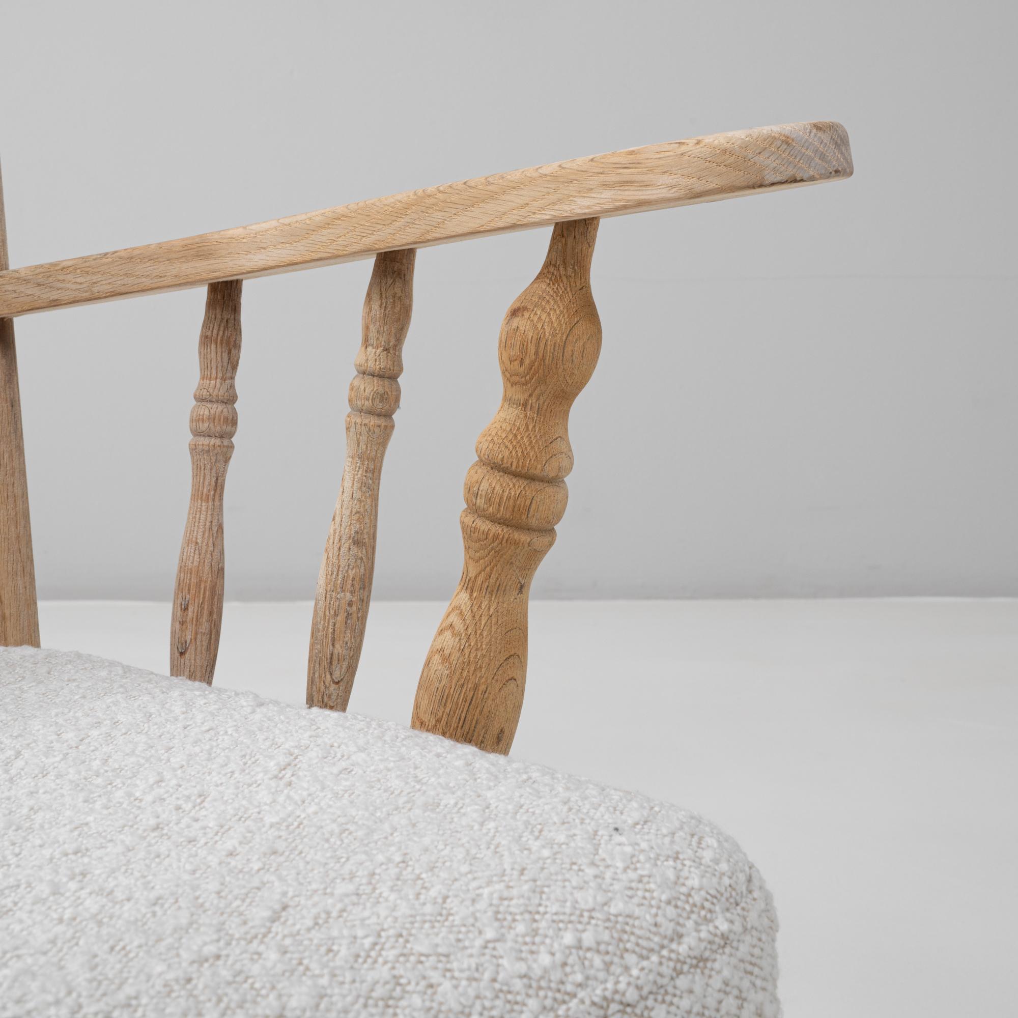 20th Century French Spindle-Back Oak Armchair with Bouclé Cushions en venta 10