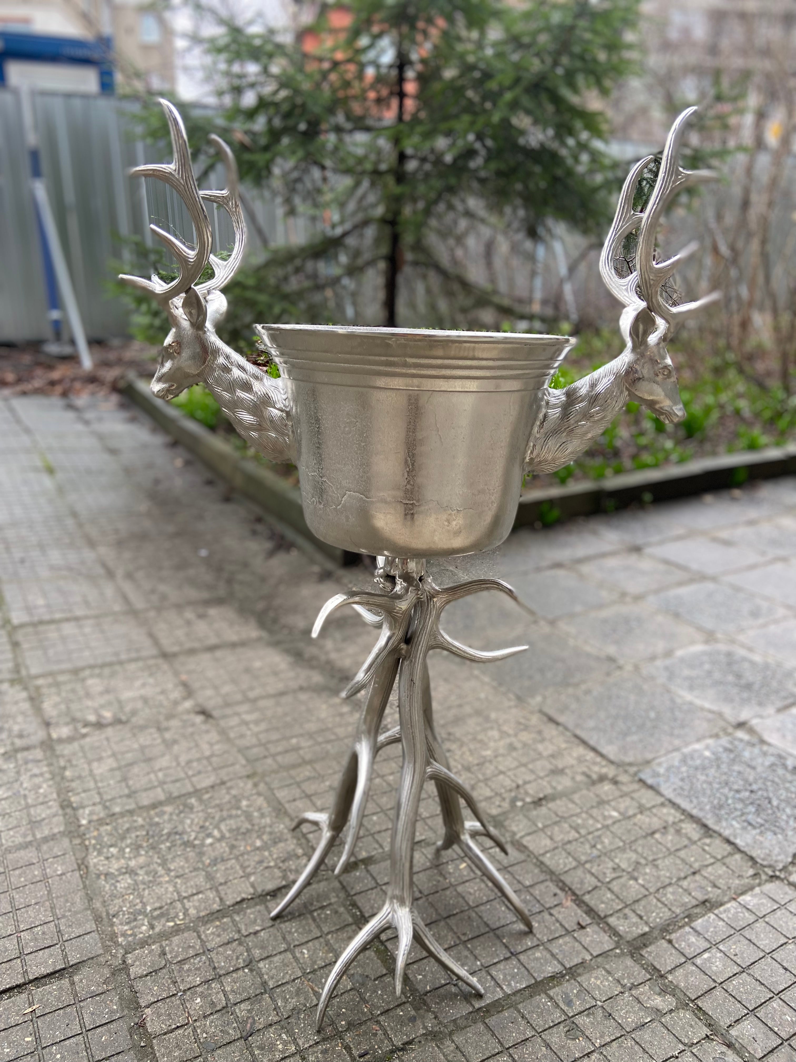 20th Century French Standing Metal Wine Cooler Decorated with Deer Antlers For Sale 10