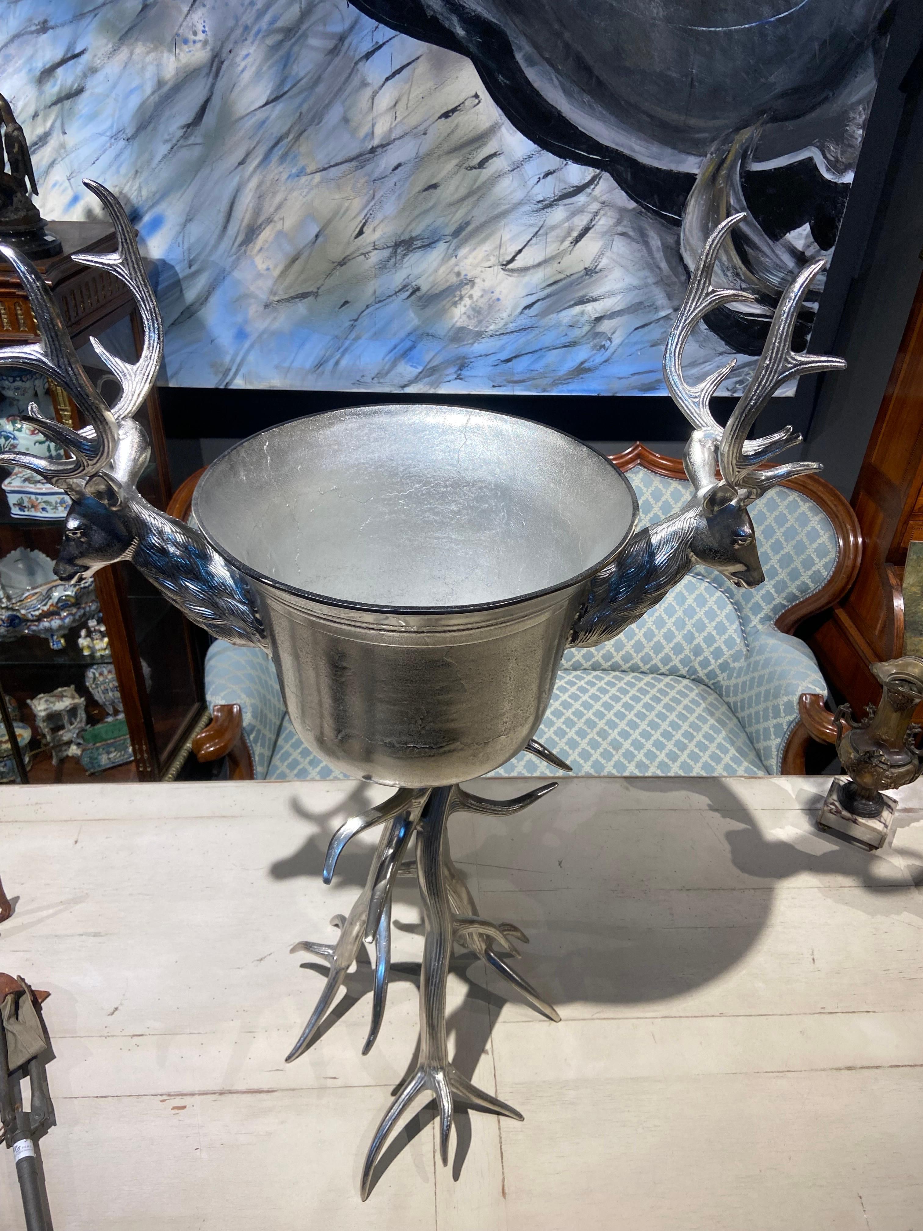 20th Century French Standing Metal Wine Cooler Decorated with Deer Antlers In Good Condition For Sale In Sofia, BG
