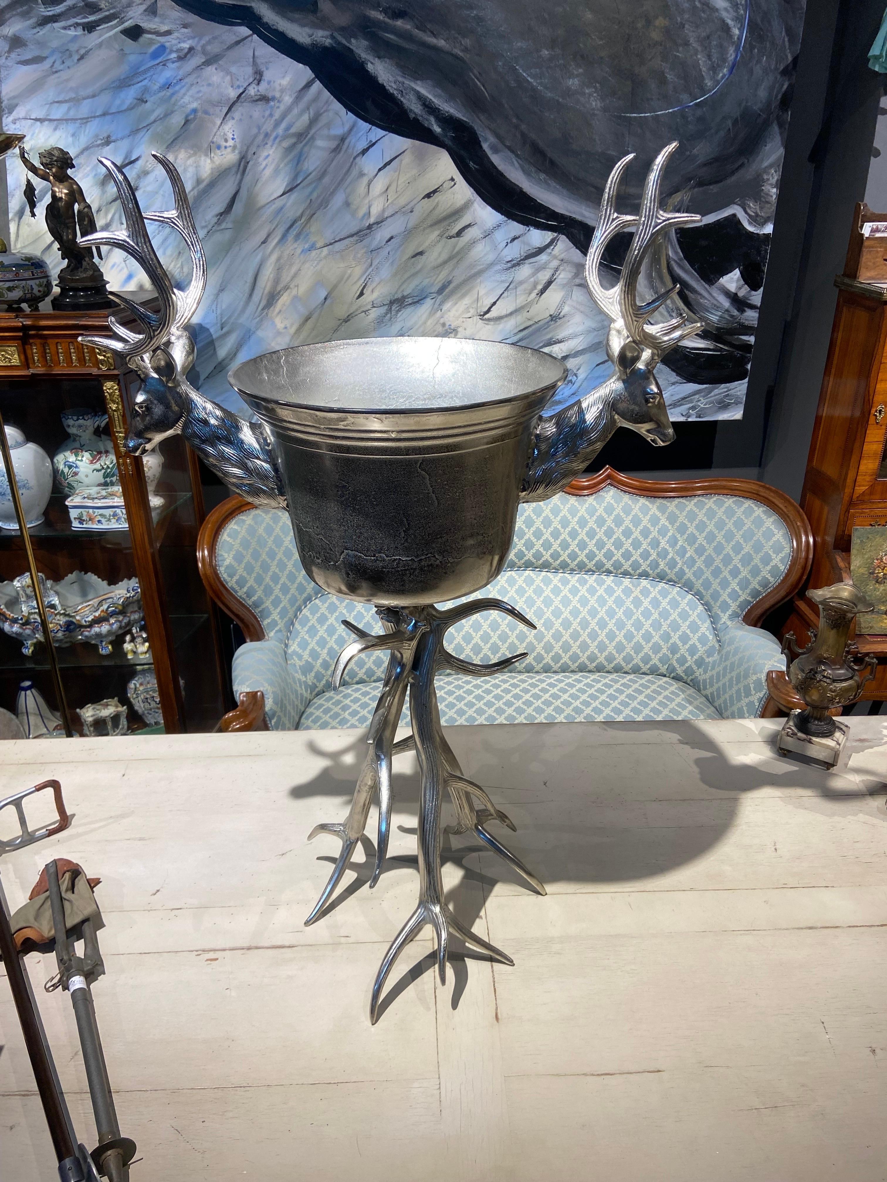 20th Century French Standing Metal Wine Cooler Decorated with Deer Antlers For Sale 2