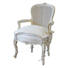 chaise d'enfant Louis XV de style français du 20ème siècle à dossier canné