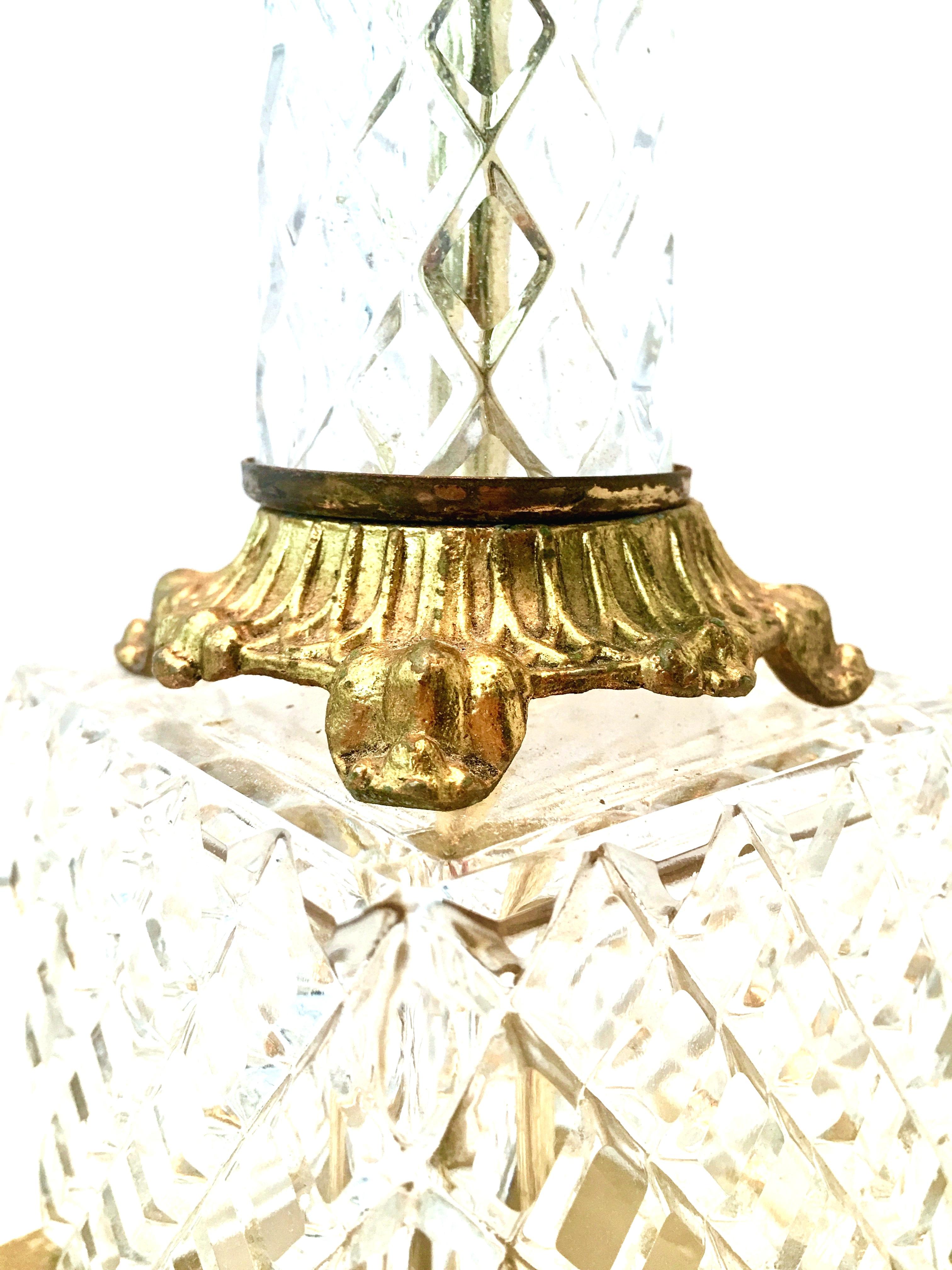 20th Century French Style Pair of Cut Crystal and Gilt Bronze Candelabra Lamps For Sale 6