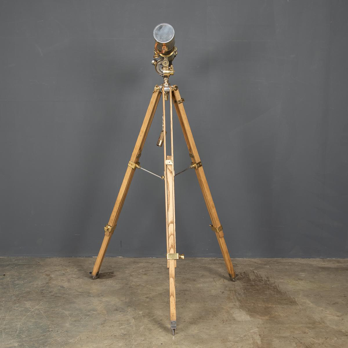 Antique early-20th century French (x15, x23, x30) long range telescope, a very strong observation viewer (30x) for observation at night, comes with its original leather transportation box.

Condition:
In great condition - no