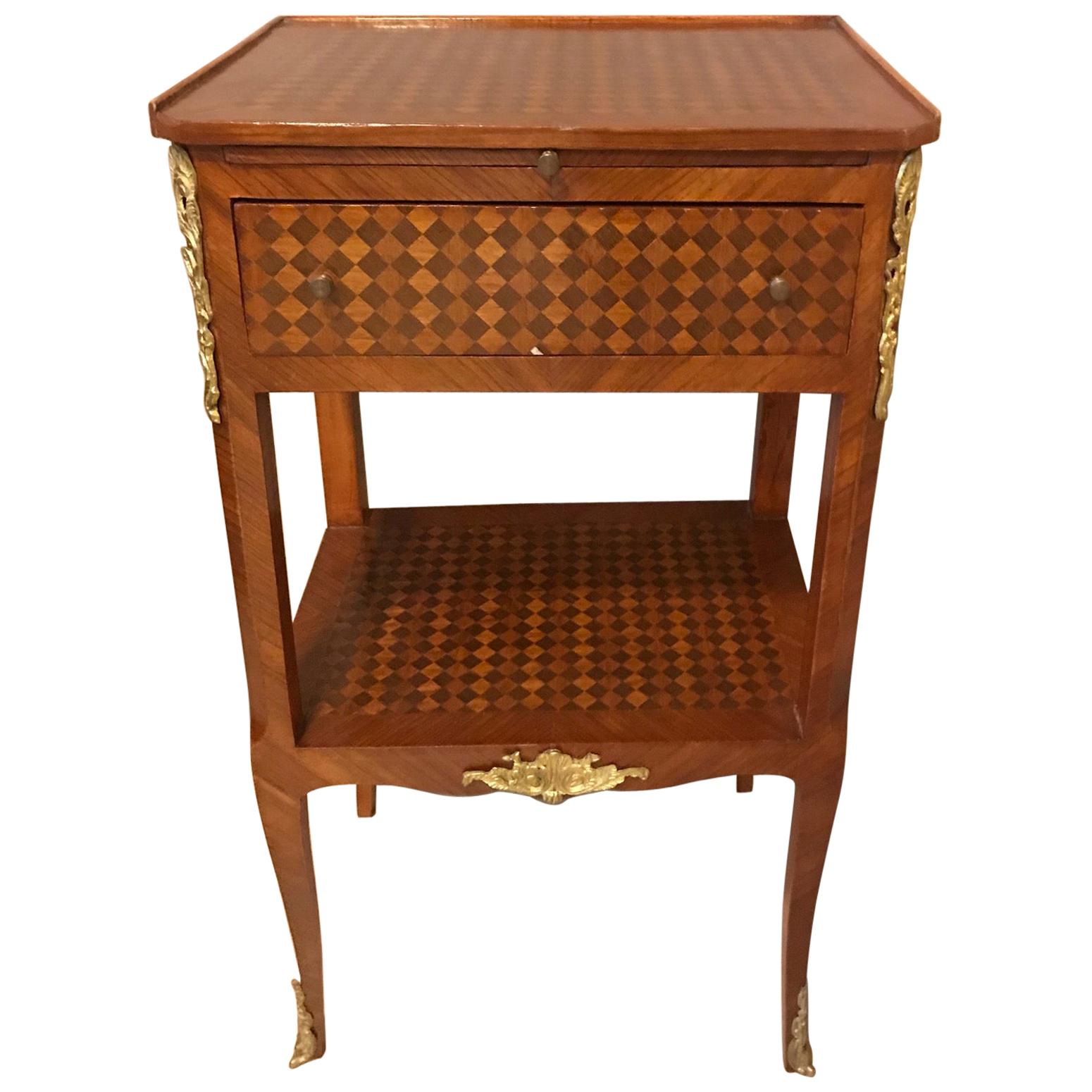 Table de chevet en marqueterie d'acajou de style transition français du 20e siècle, années 1920 en vente