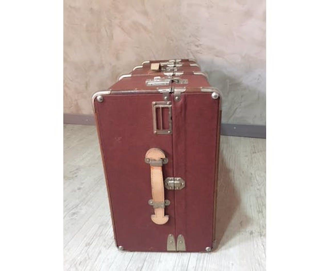 Very nice 20th century French traveling trunk. Leather handles. Chromed metal parts.
Wall convering on the inside.