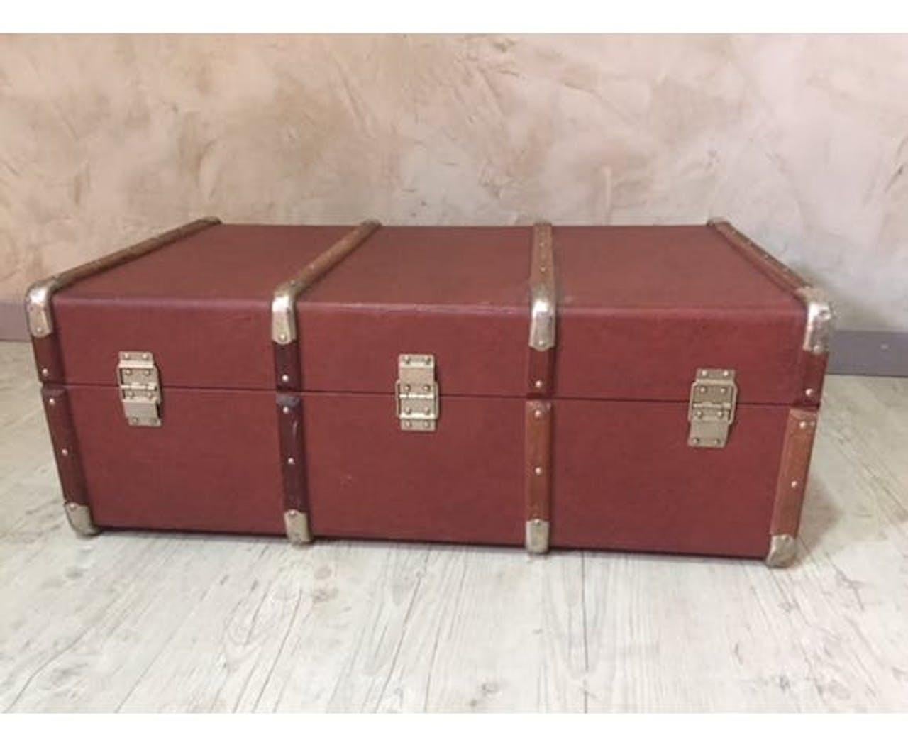 20th Century French Traveling Trunk In Good Condition In LEGNY, FR