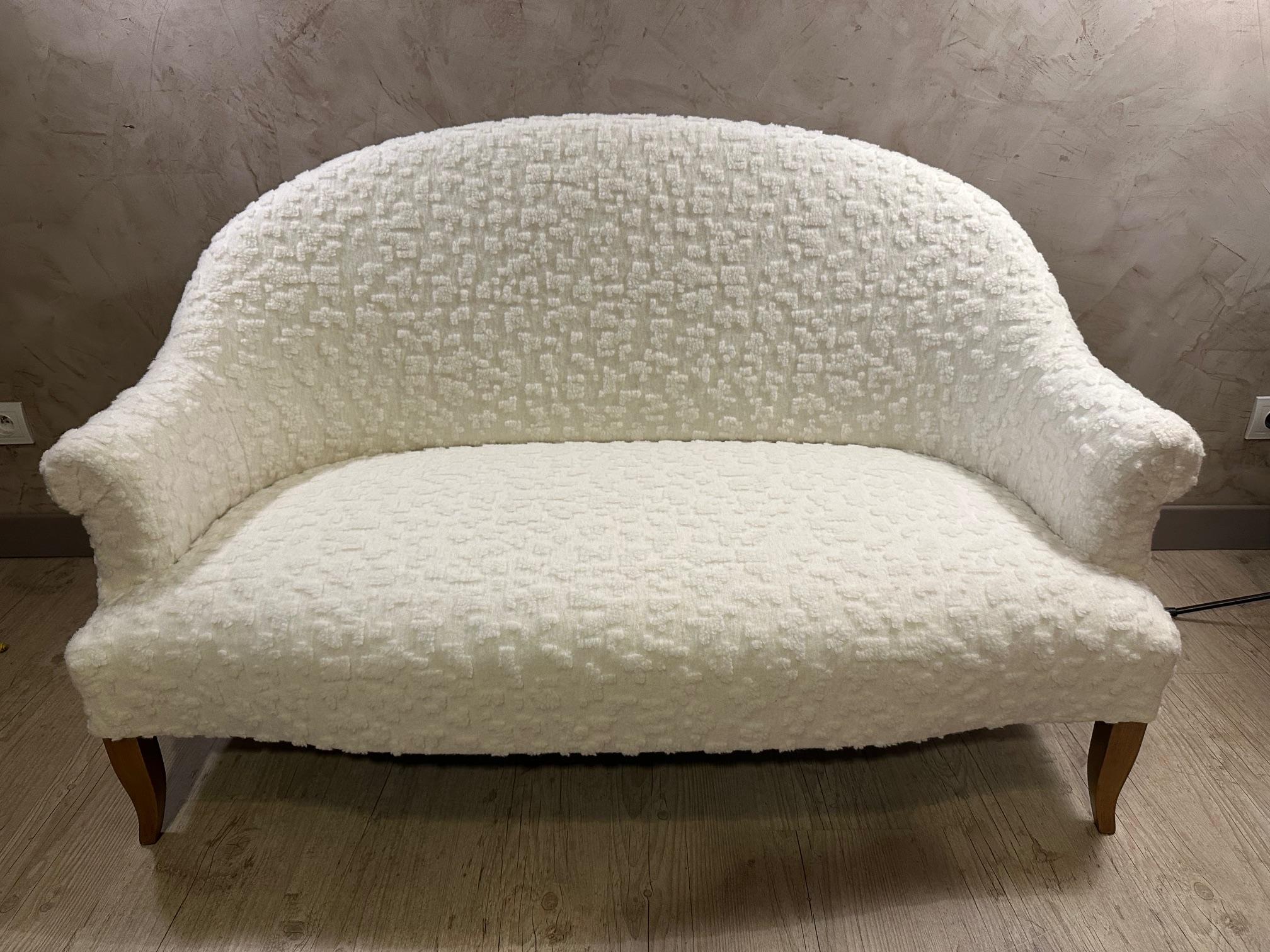 Französisches gepolstertes Crapaud-Sofa des 20. Jahrhunderts, 1960er Jahre im Zustand „Gut“ im Angebot in LEGNY, FR