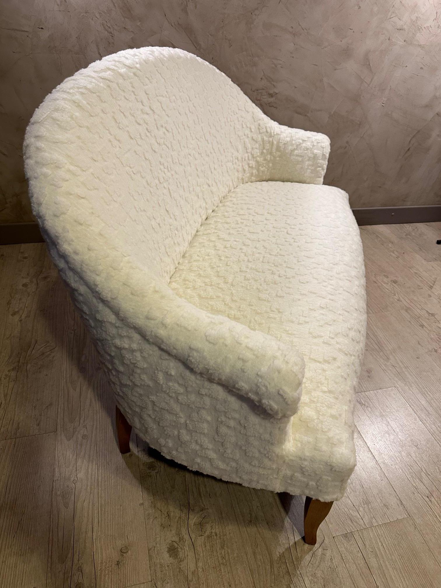 Französisches gepolstertes Crapaud-Sofa des 20. Jahrhunderts, 1960er Jahre (Stoff) im Angebot