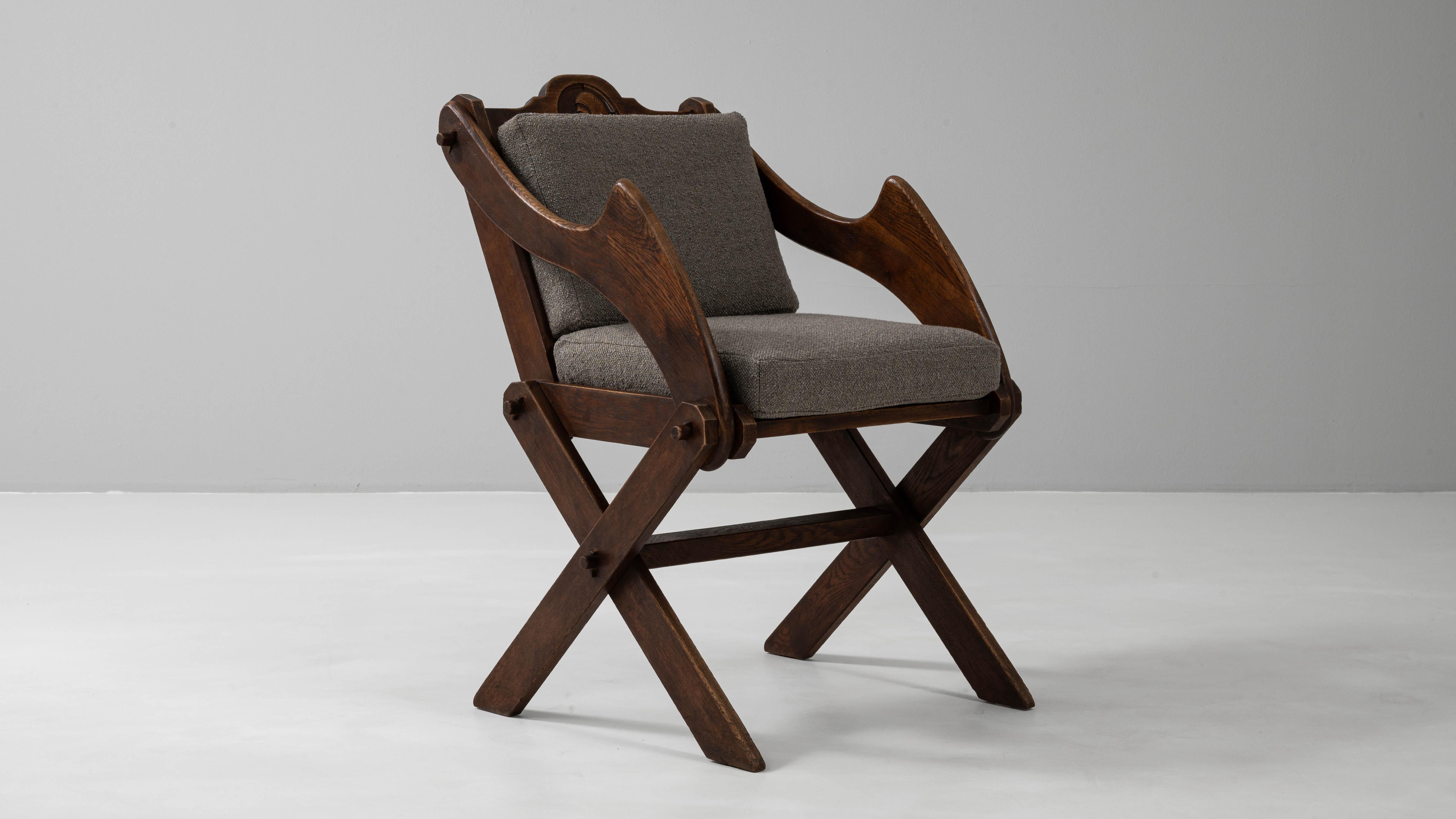 Chaise Glastonbury française du 20e siècle, tapissée et patinée d'origine en vente 4