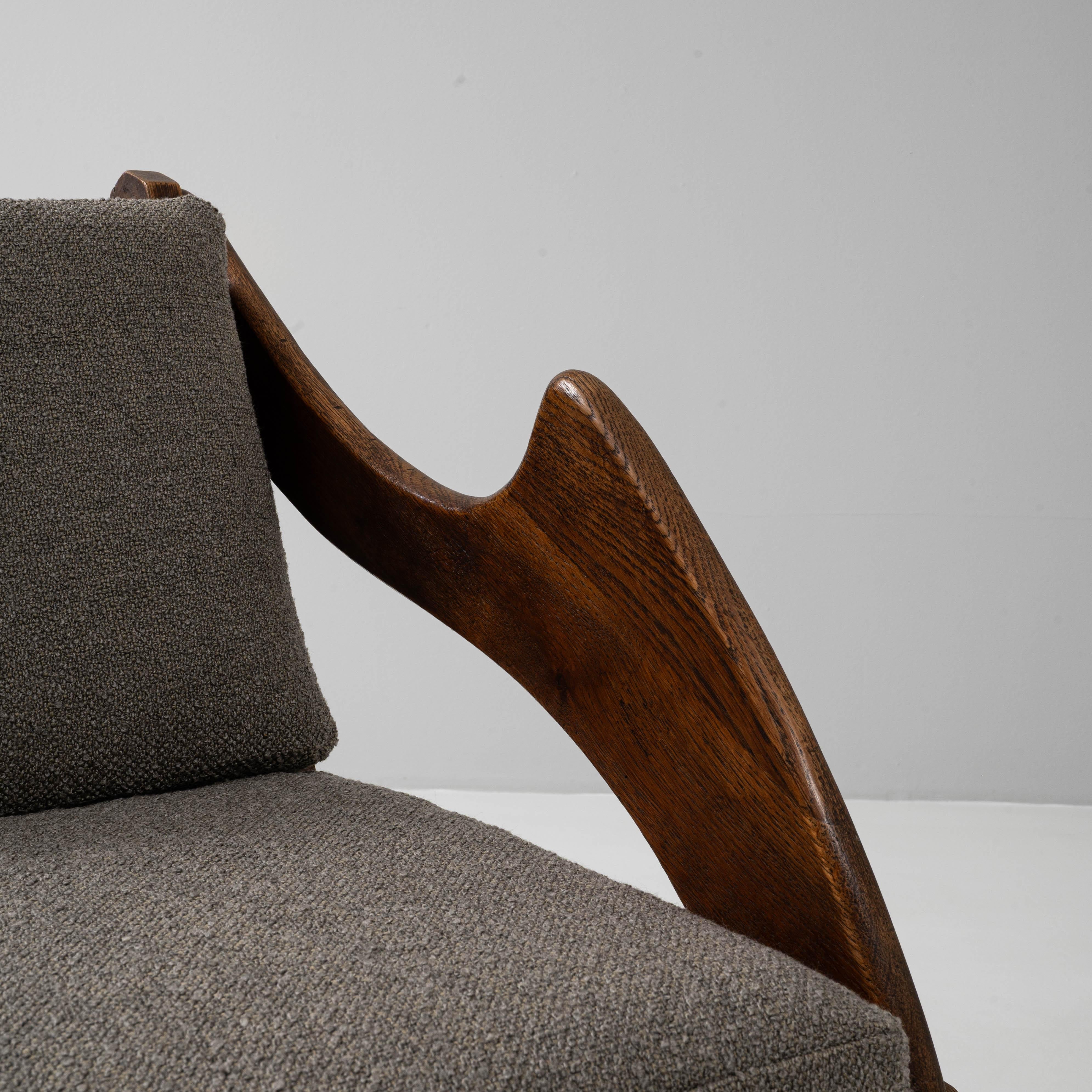 Chaise Glastonbury française du 20e siècle, tapissée et patinée d'origine en vente 6