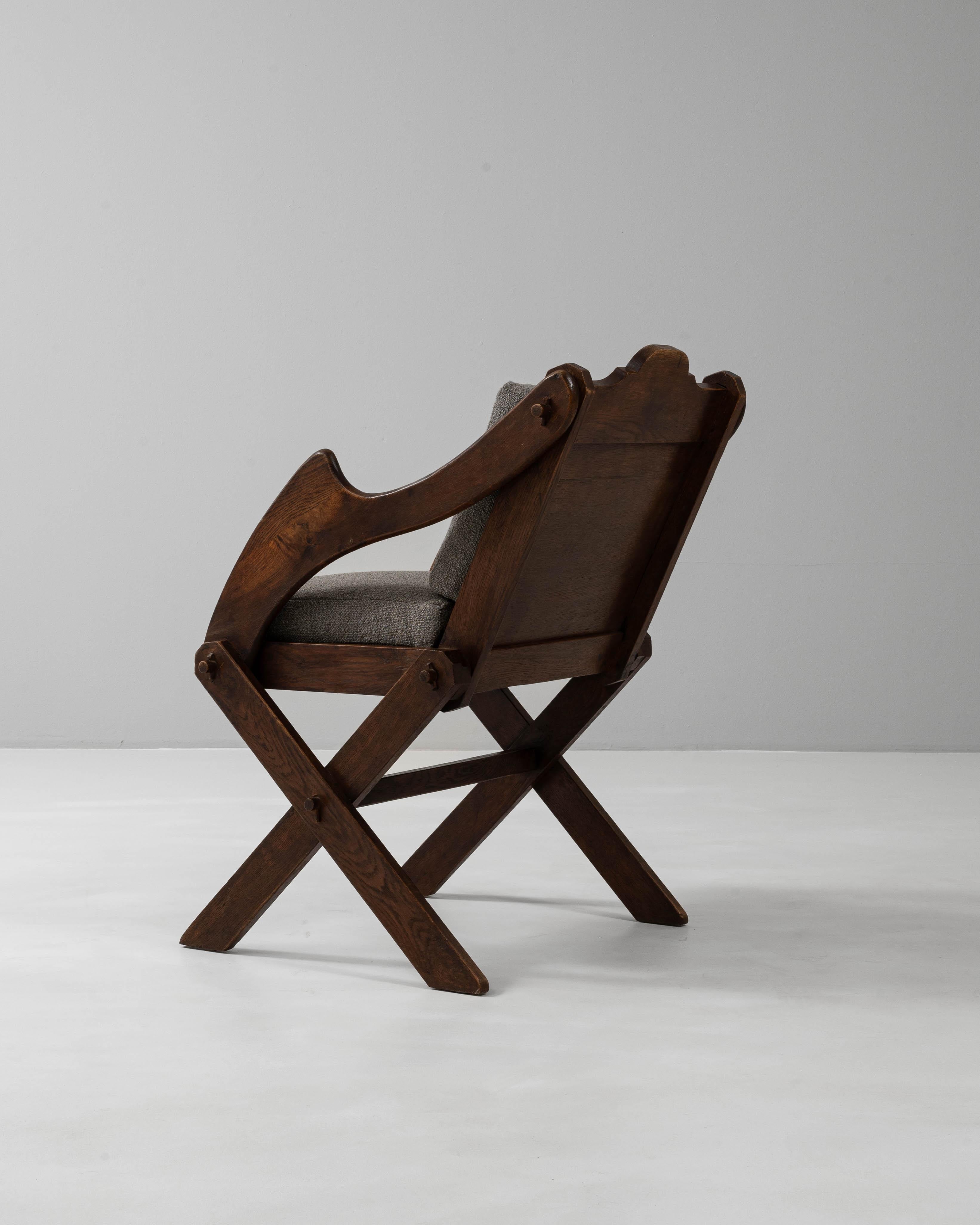 Tissu d'ameublement Chaise Glastonbury française du 20e siècle, tapissée et patinée d'origine en vente