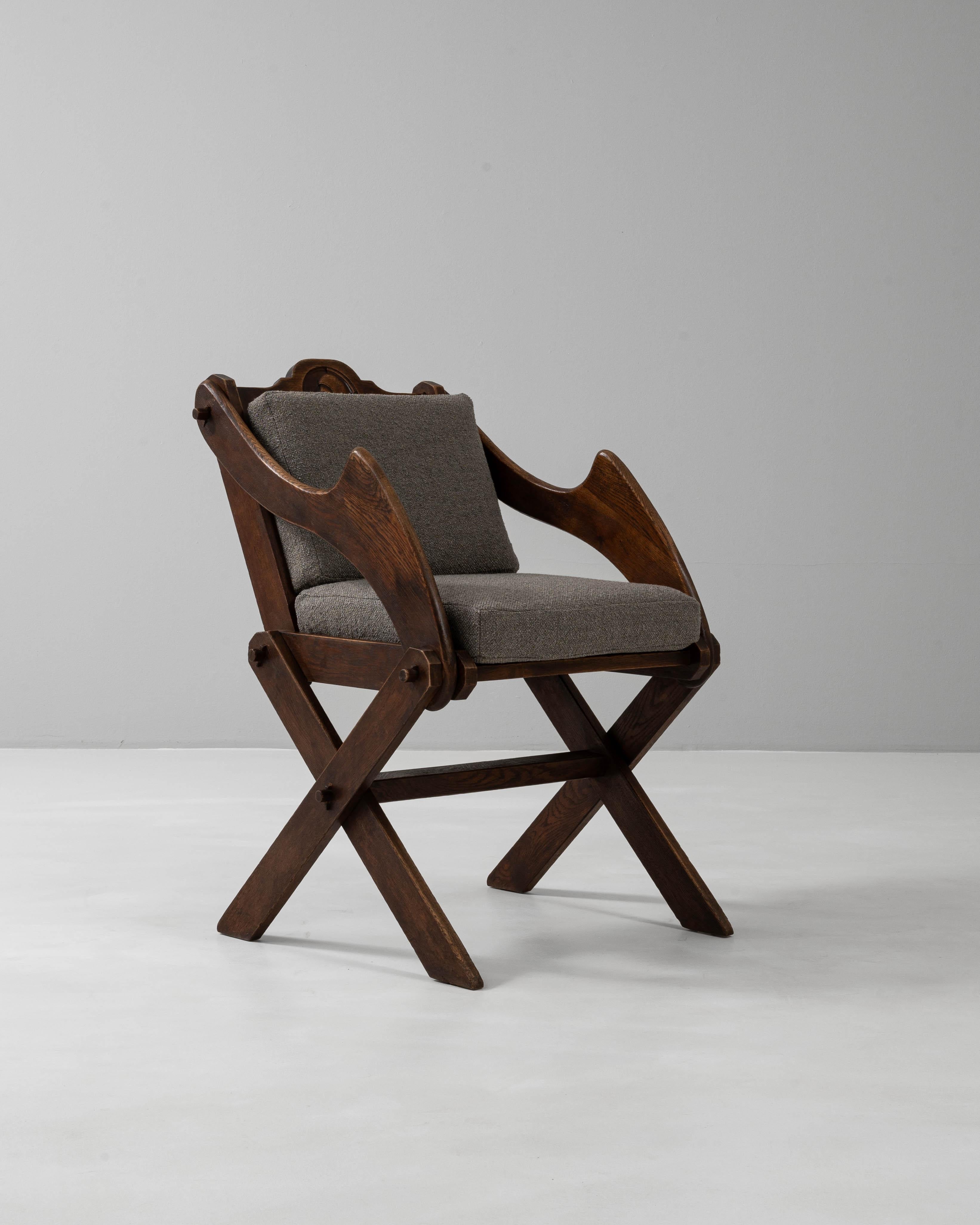 Chaise Glastonbury française du 20e siècle, tapissée et patinée d'origine en vente 3