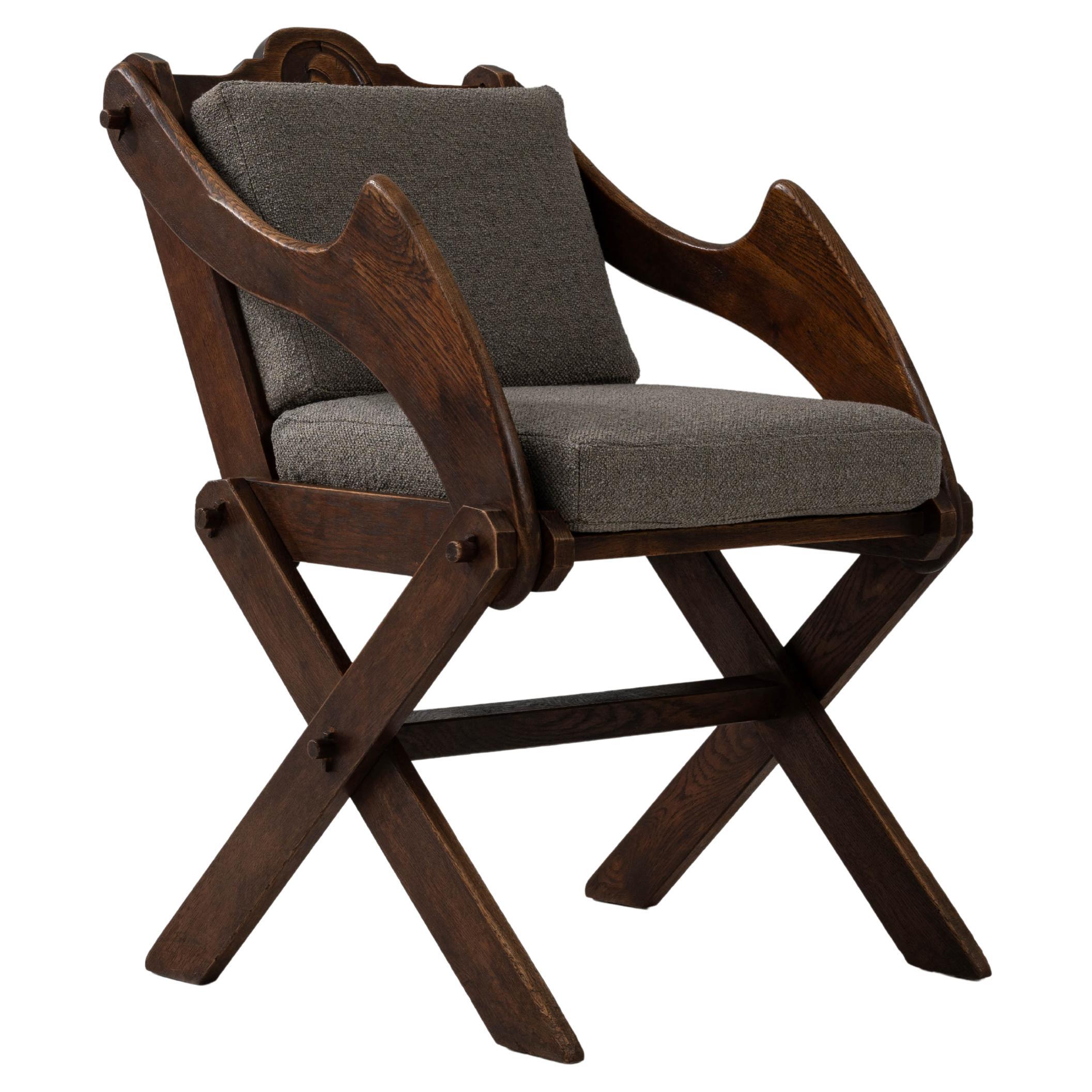 Chaise Glastonbury française du 20e siècle, tapissée et patinée d'origine en vente