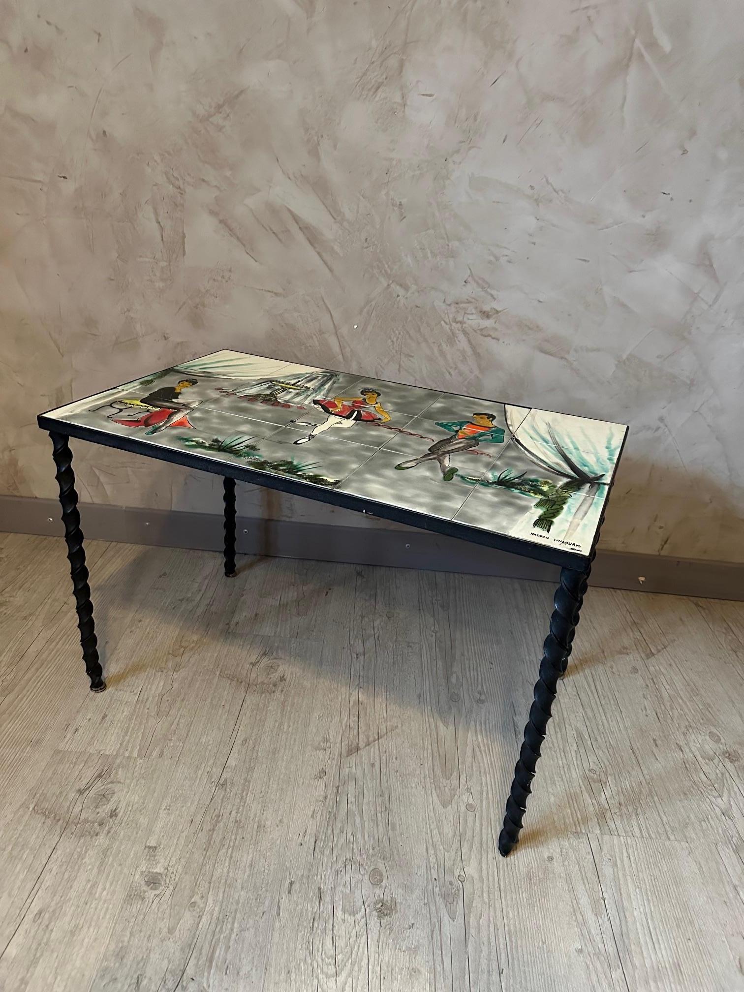 Französischer Vallauris-Tisch aus Keramik und Metall aus dem 20. Jahrhundert (Mitte des 20. Jahrhunderts) im Angebot