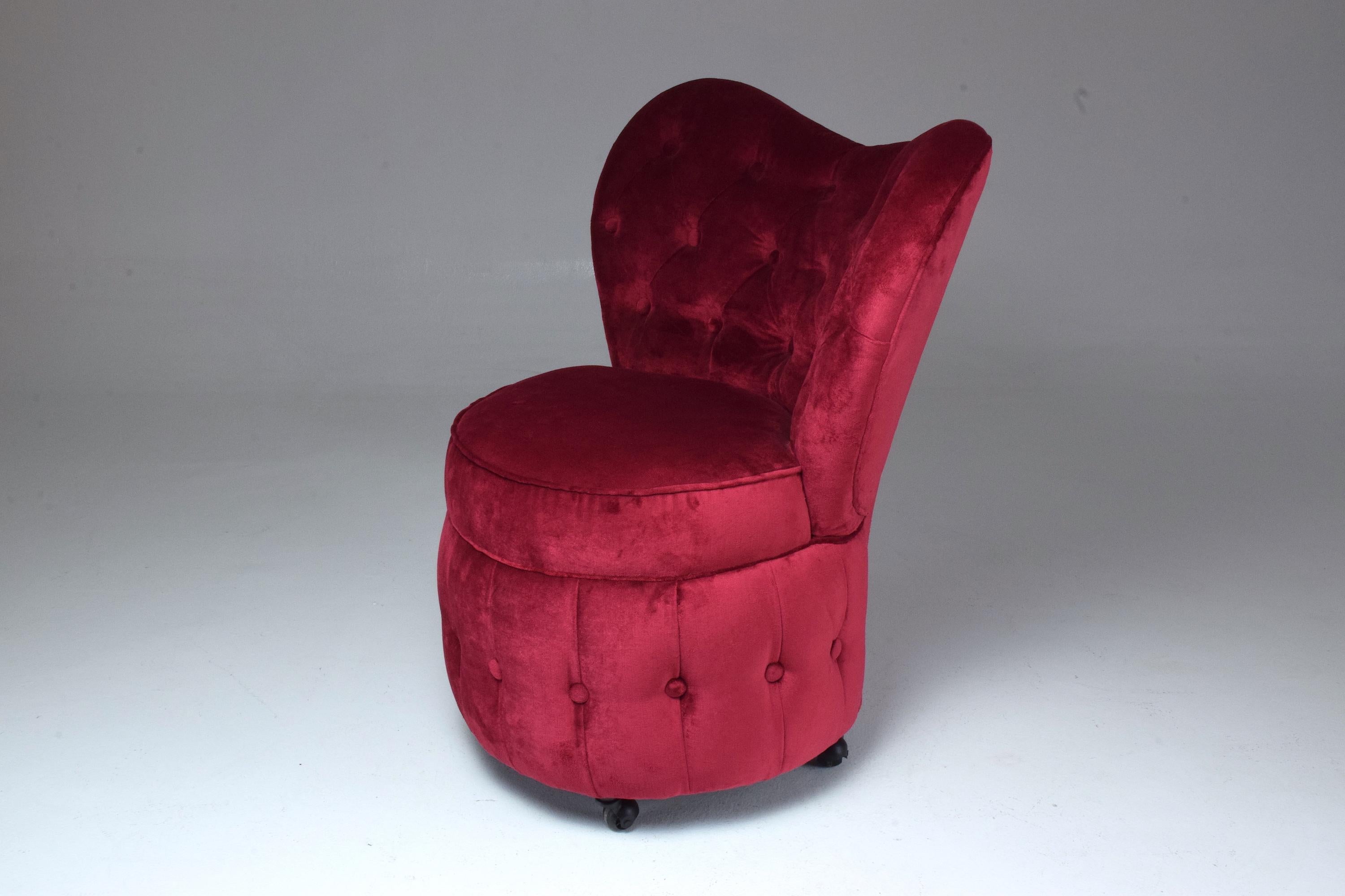 20th century vintage boudoir vanity chair in designed with a heart shaped curved backrest, quilted fabric and soft round cushion. In fully restored condition with Lelièvre Paris red velvet fabric.
We added black rollers for functionality.
France,