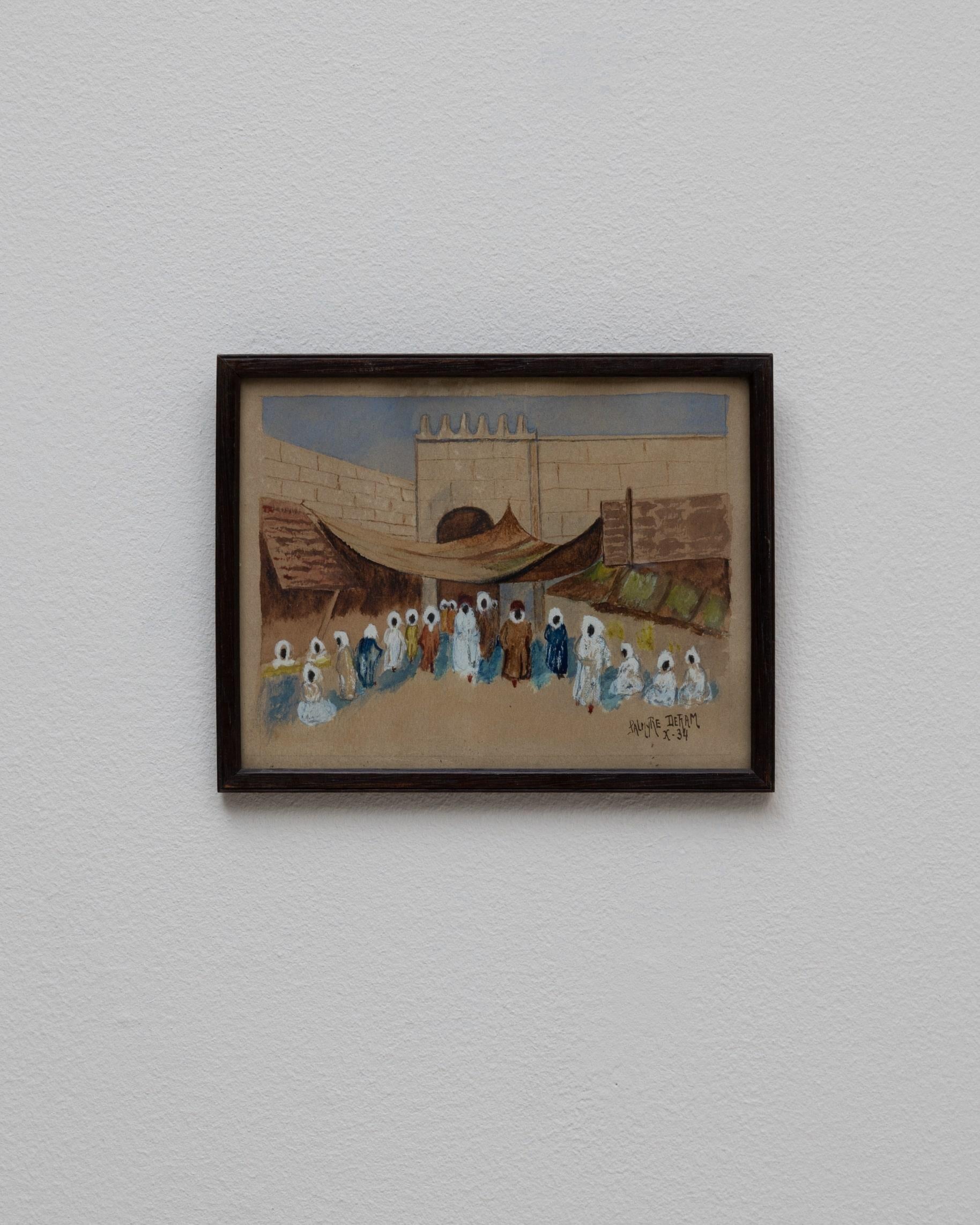 Cette peinture de village française du XXe siècle représente un rassemblement animé de personnages près d'un mur de pierre fortifié, avec des formes simplifiées et des accents de couleurs vives. L'artiste utilise des tons de terre chauds pour la