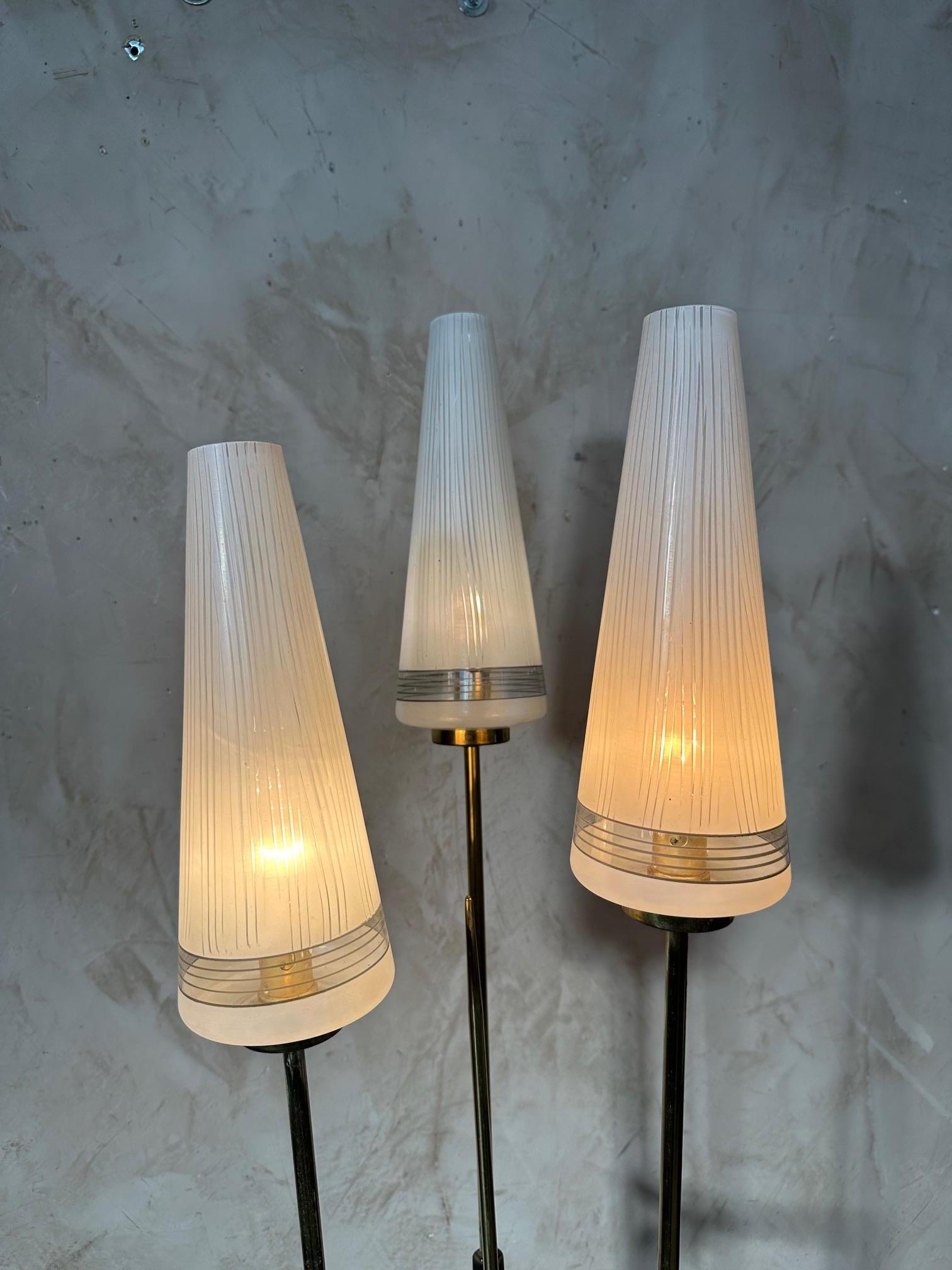 20ème siècle Français Lampadaire Vintage en laiton et métal, 1960S en vente 8