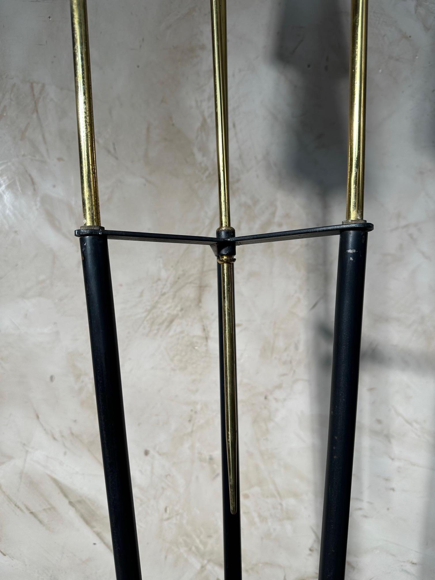 20ème siècle Français Lampadaire Vintage en laiton et métal, 1960S en vente 1