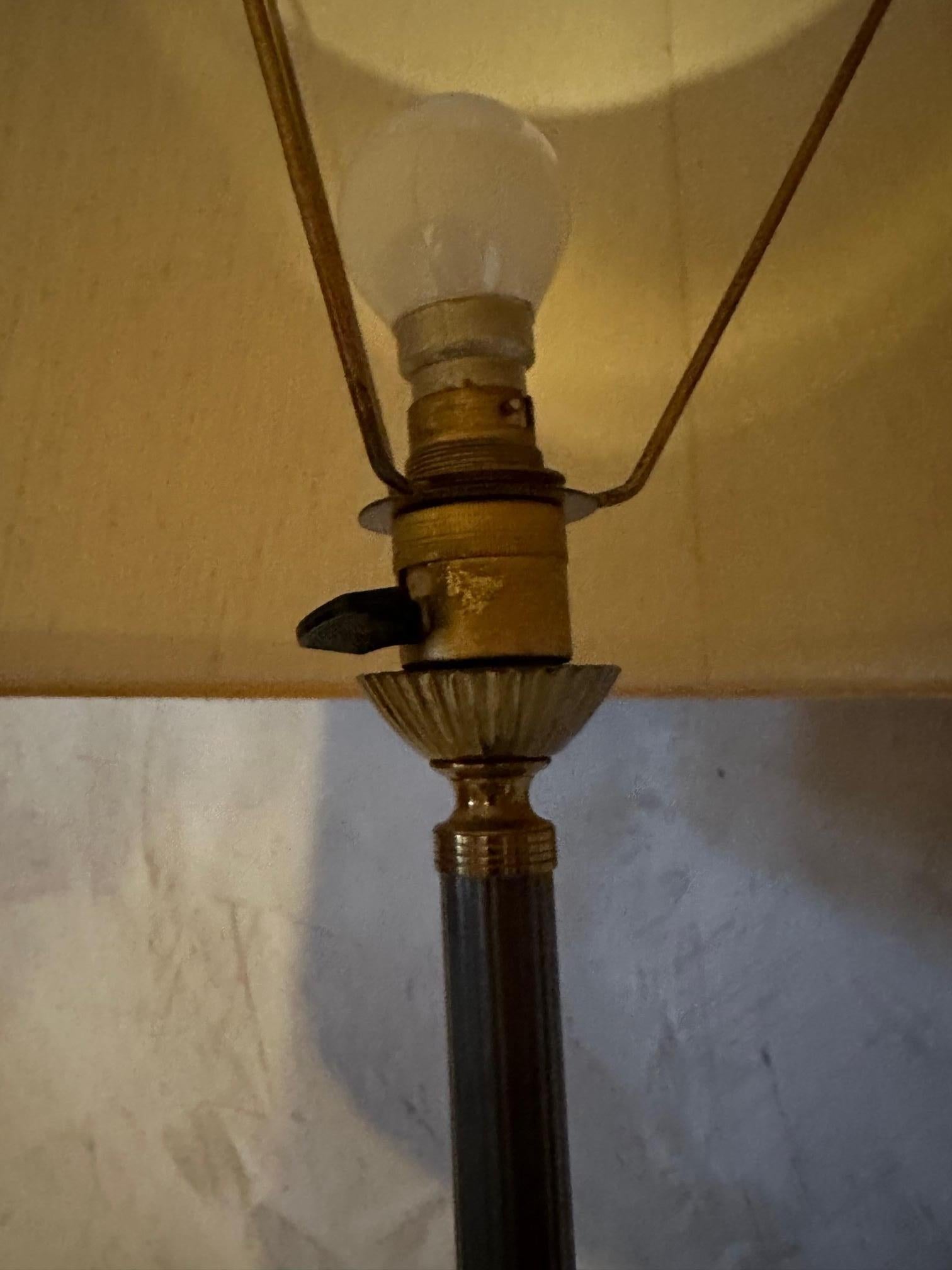 Französische Vintage-Stehlampe aus Messing und Metall aus dem 20. Jahrhundert, 1960er Jahre im Angebot 3