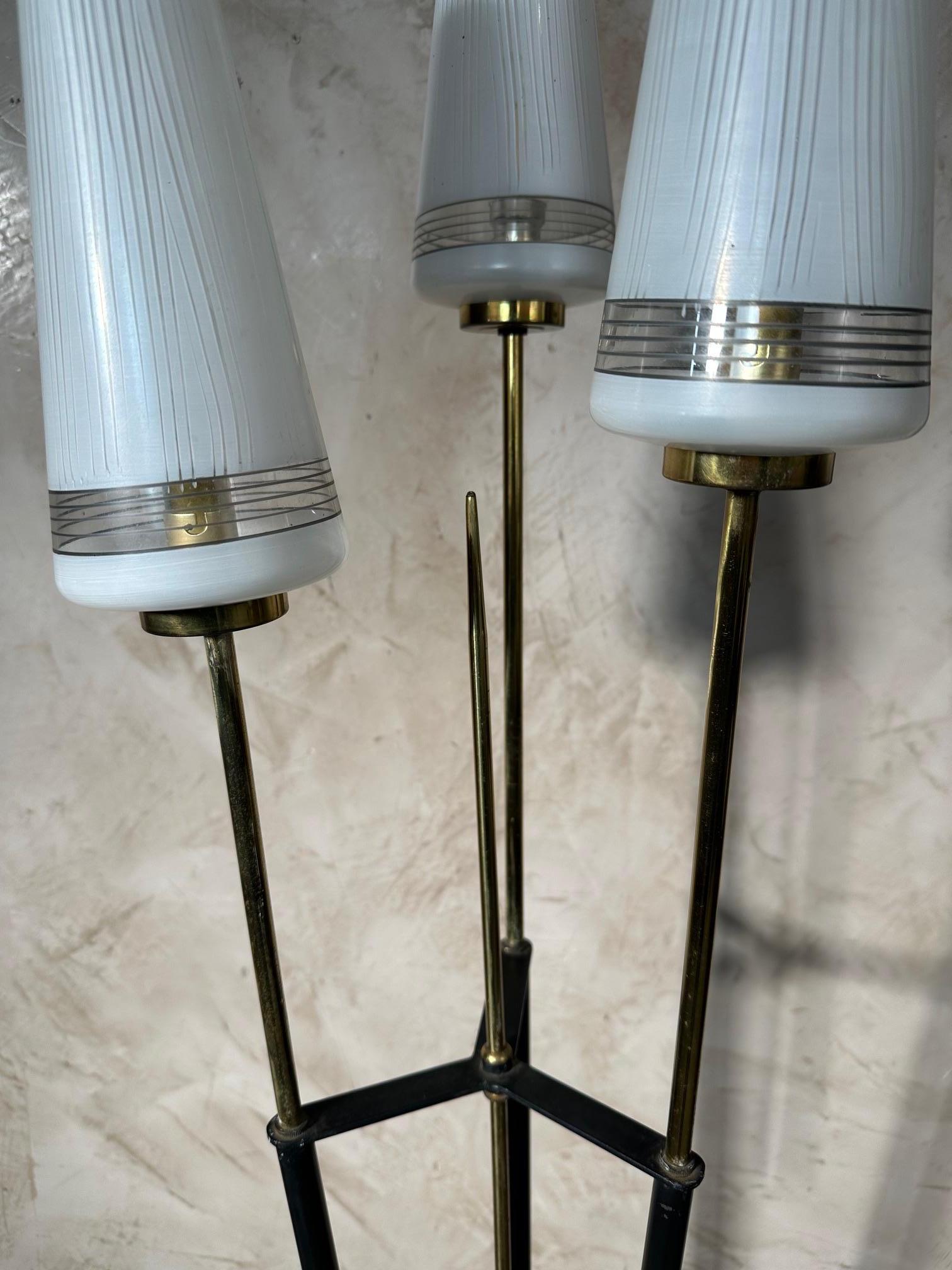 20ème siècle Français Lampadaire Vintage en laiton et métal, 1960S en vente 2