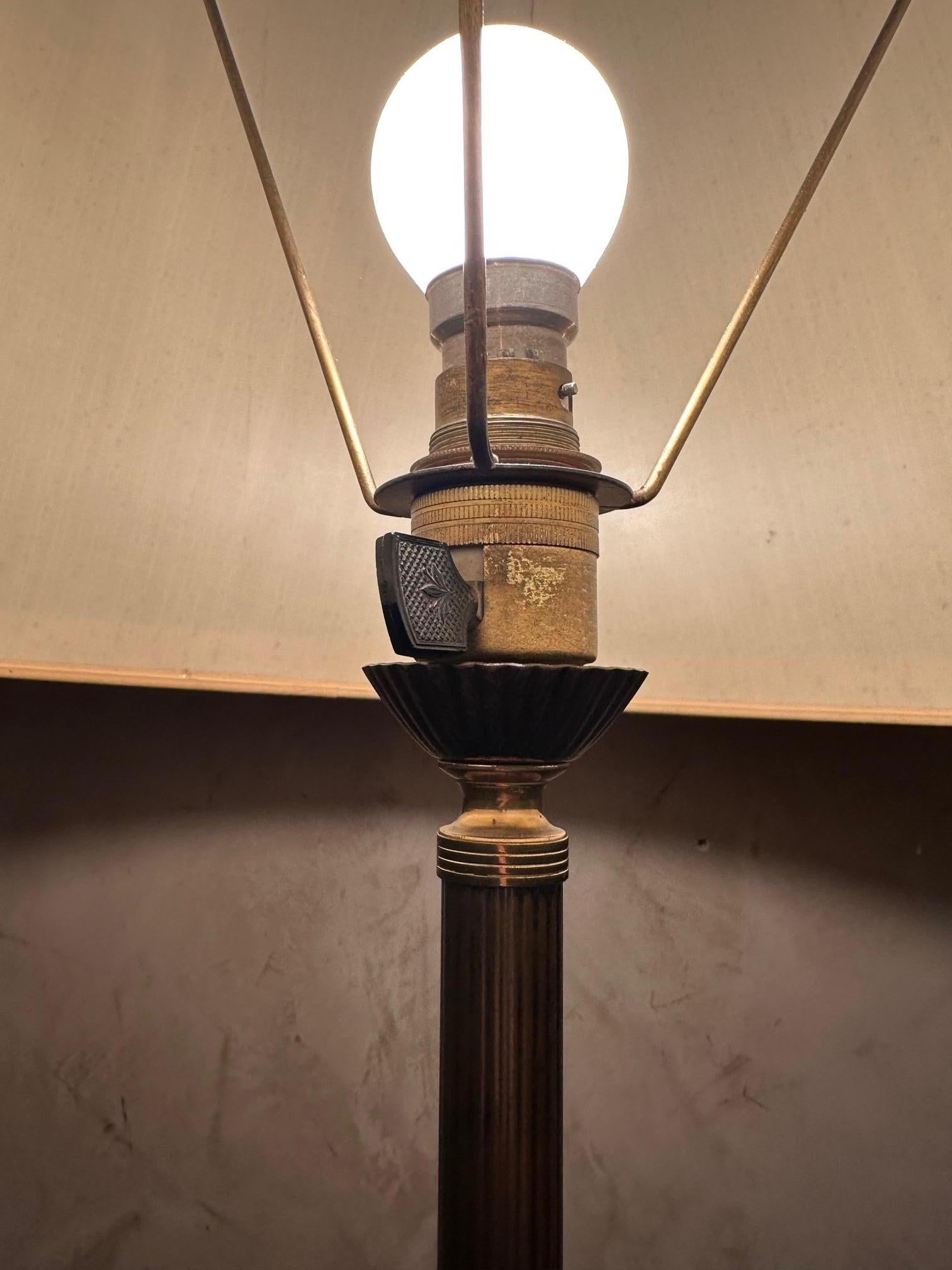 Französische Vintage-Stehlampe aus Messing und Metall aus dem 20. Jahrhundert, 1960er Jahre im Angebot 4