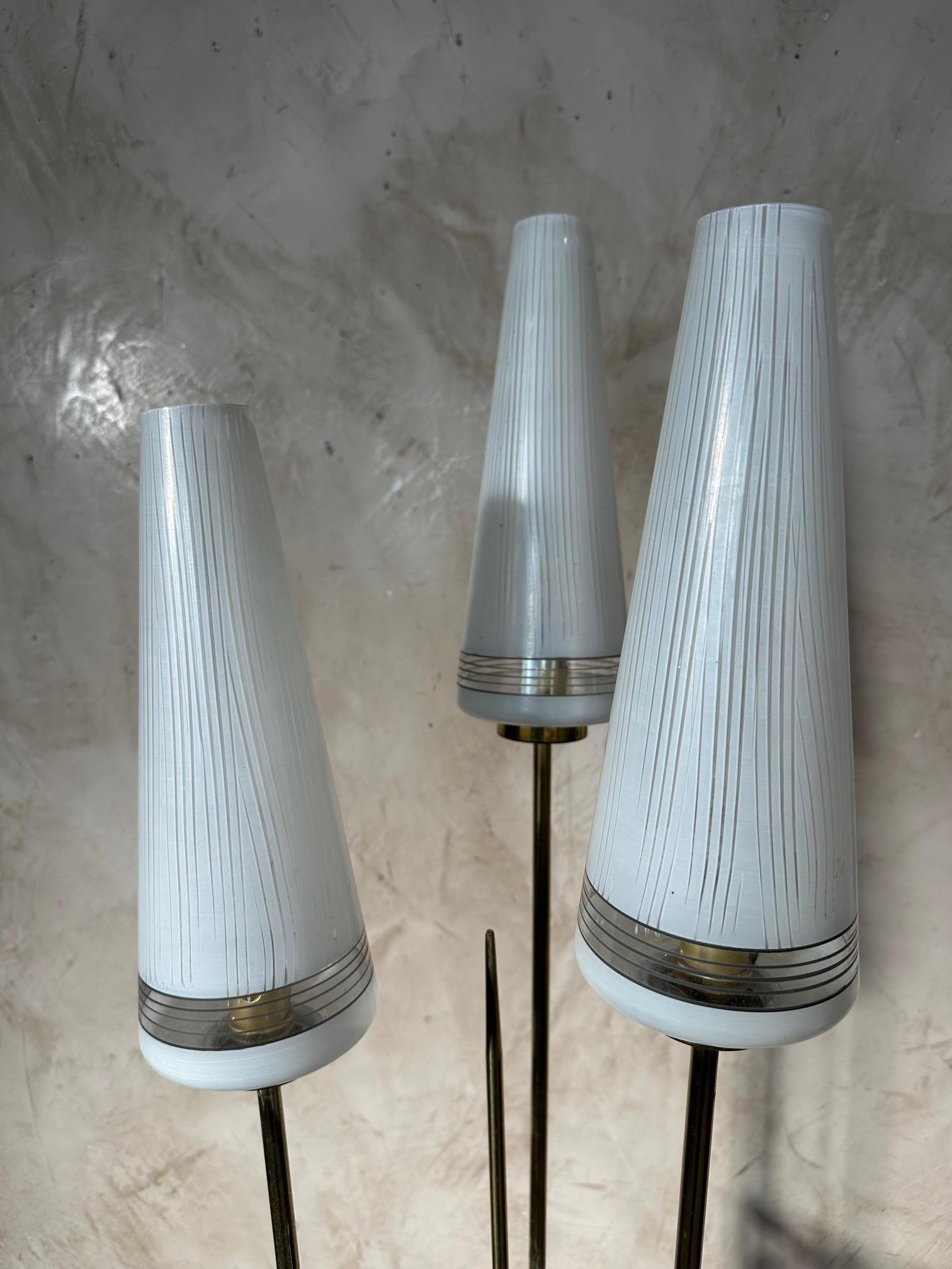 20ème siècle Français Lampadaire Vintage en laiton et métal, 1960S en vente 3
