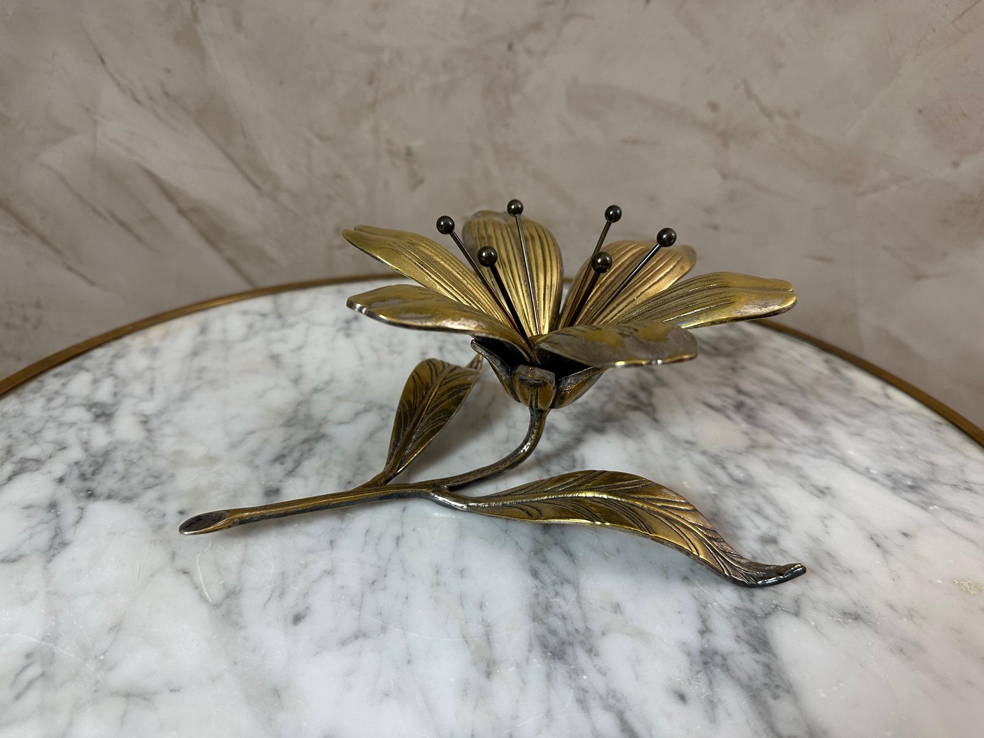 Milieu du XXe siècle 20ème siècle Français Cendrier à fleurs en laiton vintage, 1960s en vente