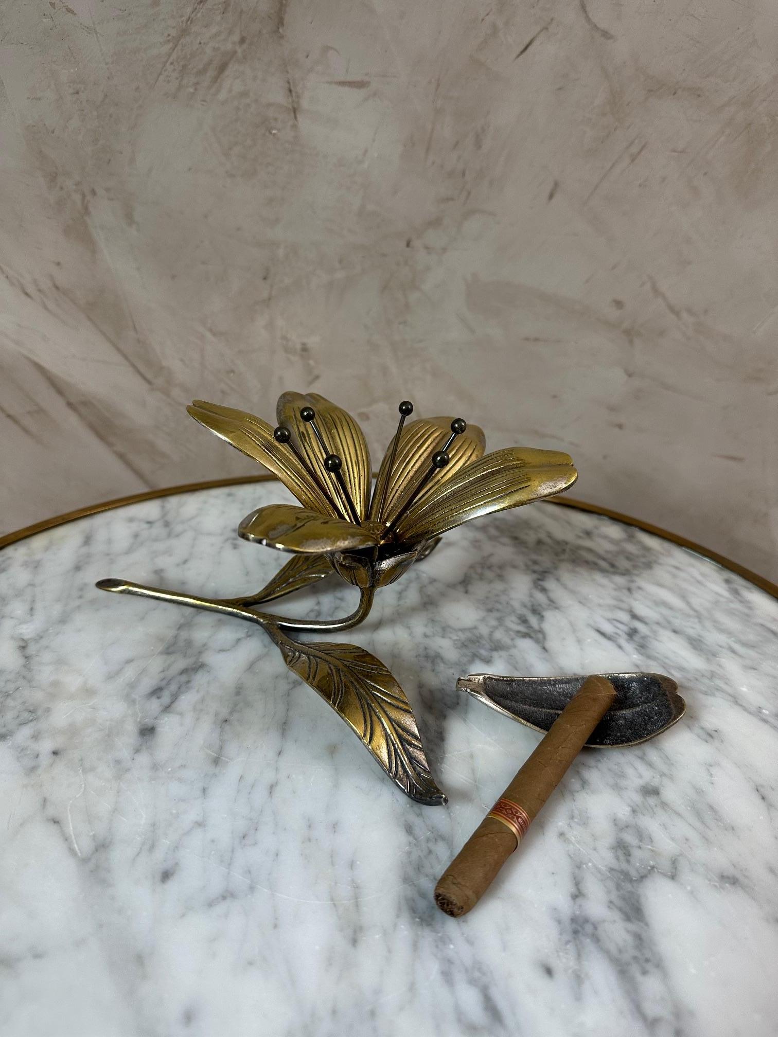 20ème siècle Français Cendrier à fleurs en laiton vintage, 1960s en vente 2