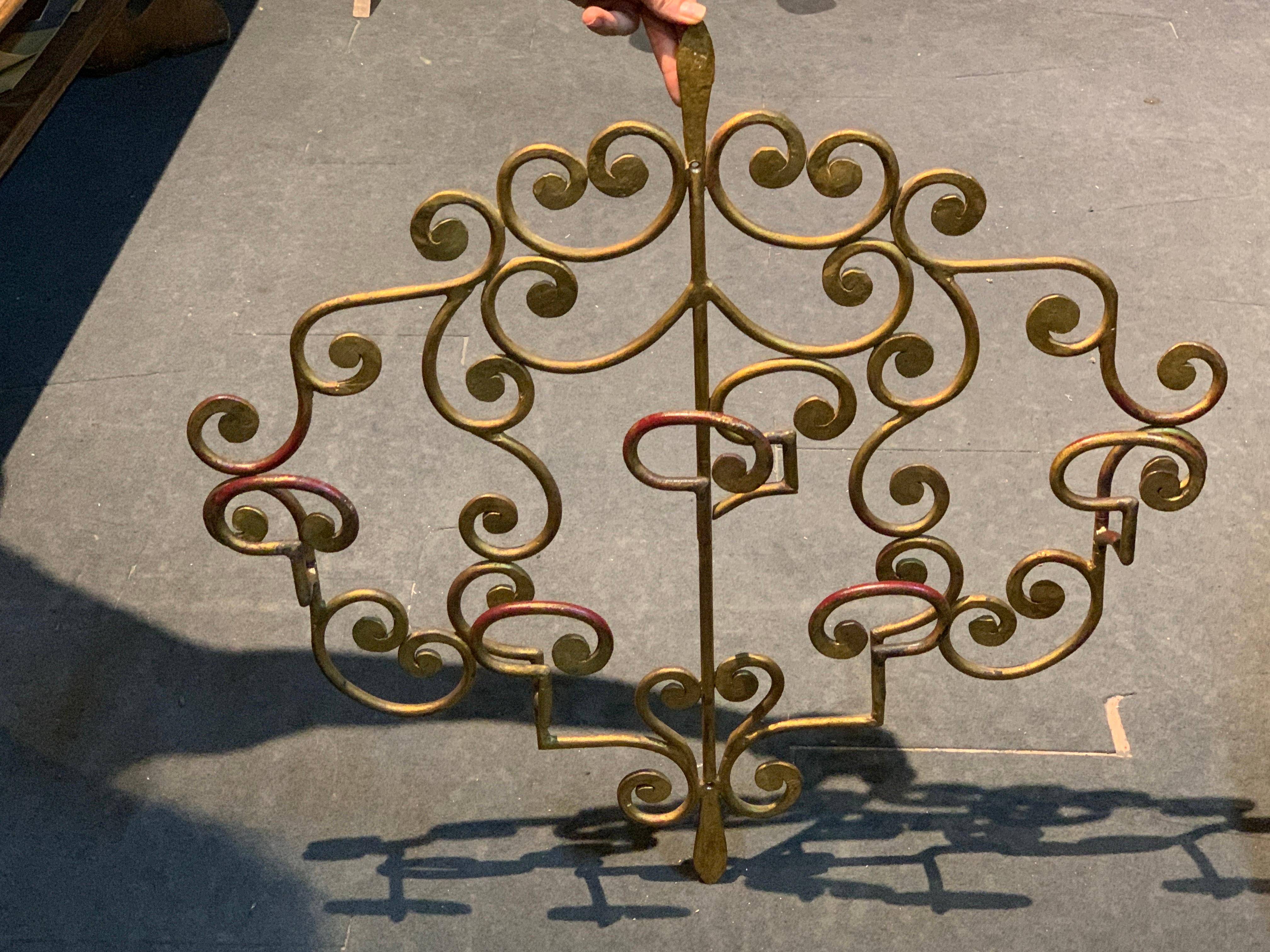 Métal Cintre en métal peint et sculpté à la main du 20ème siècle. en vente