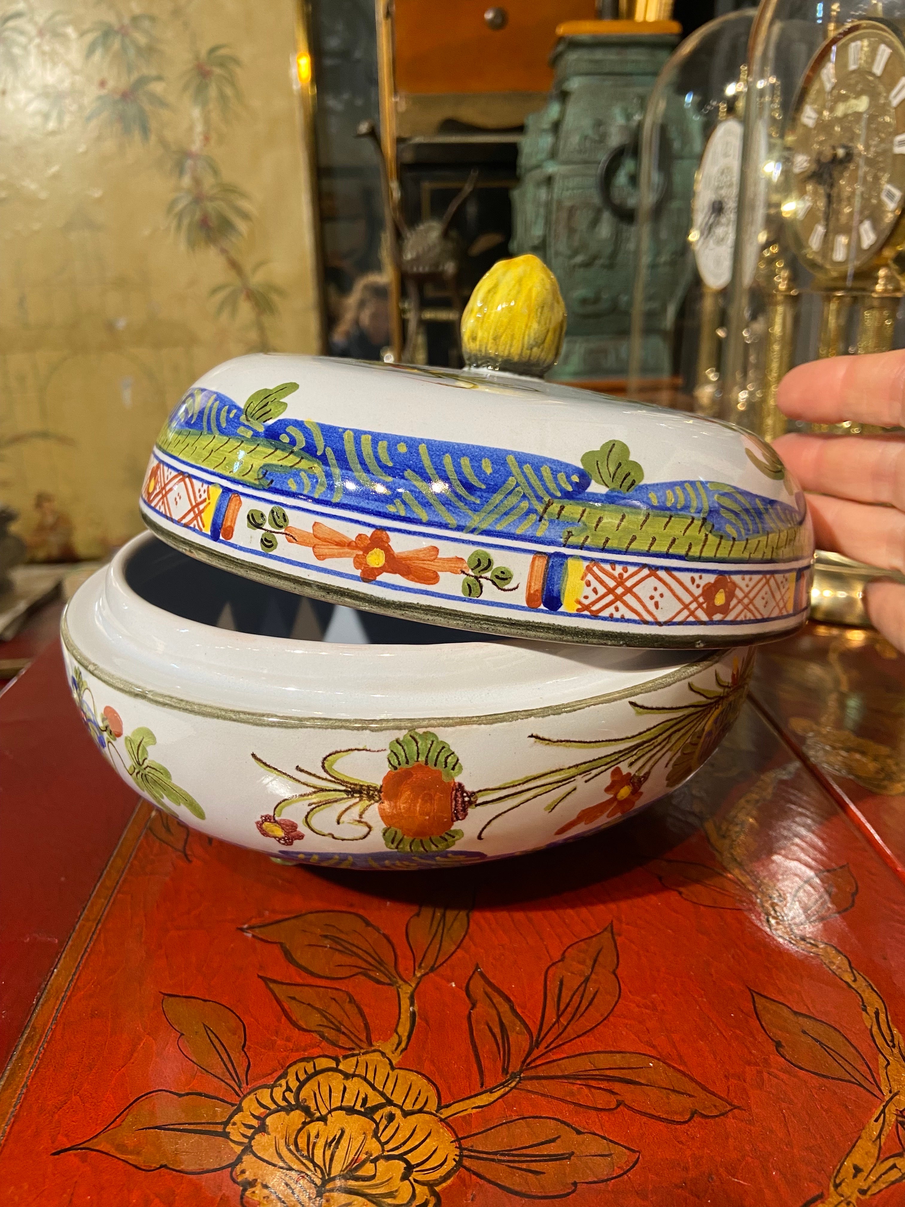 French vintage ceramic round candy box hand painted in lovely vivid colours with floral decoration. No restorations and very good condition signed on the bottom.
France, circa 1950.