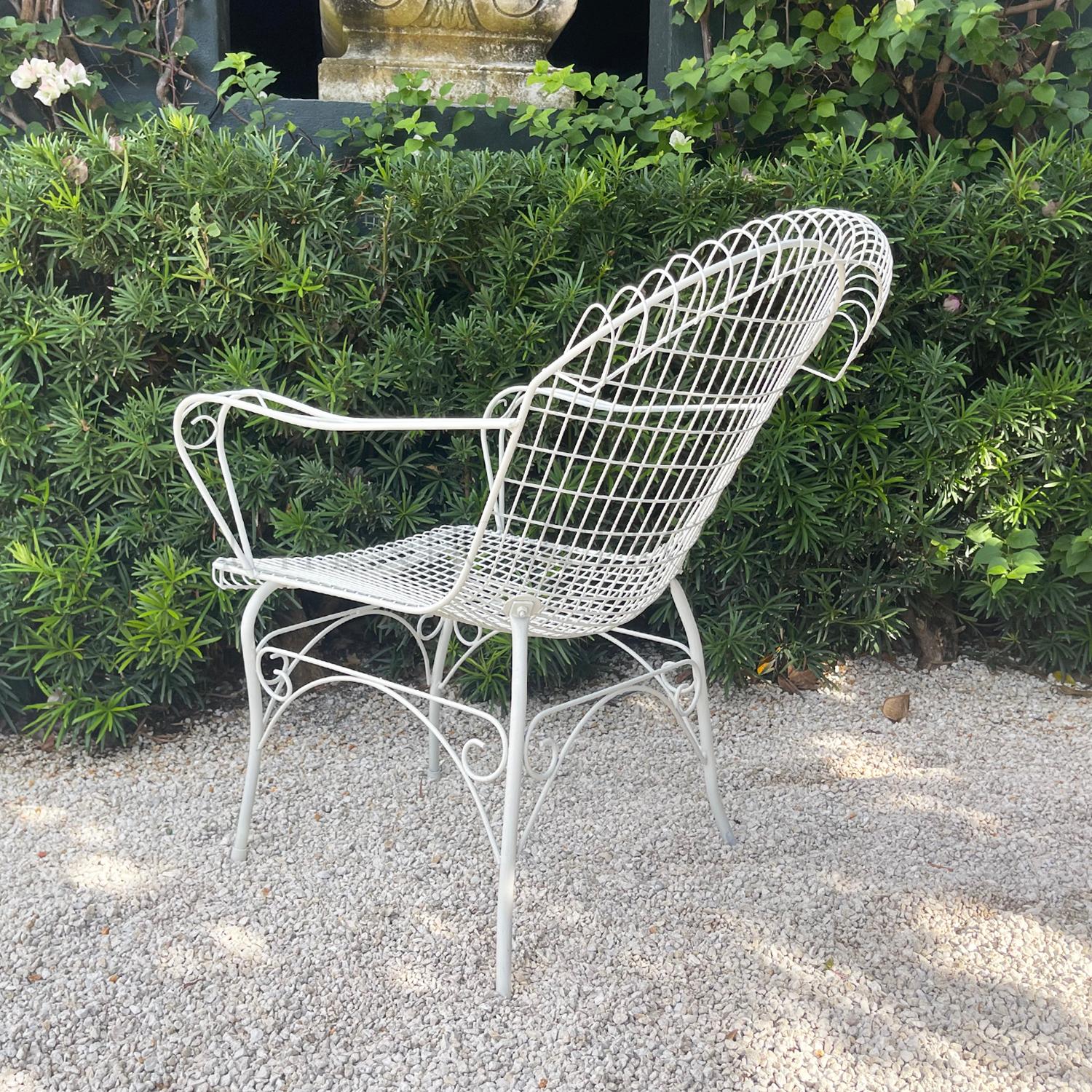 Siglo XX Conjunto Vintage Francés de Cuatro Sillones de Jardín de Hierro Victoriano en venta