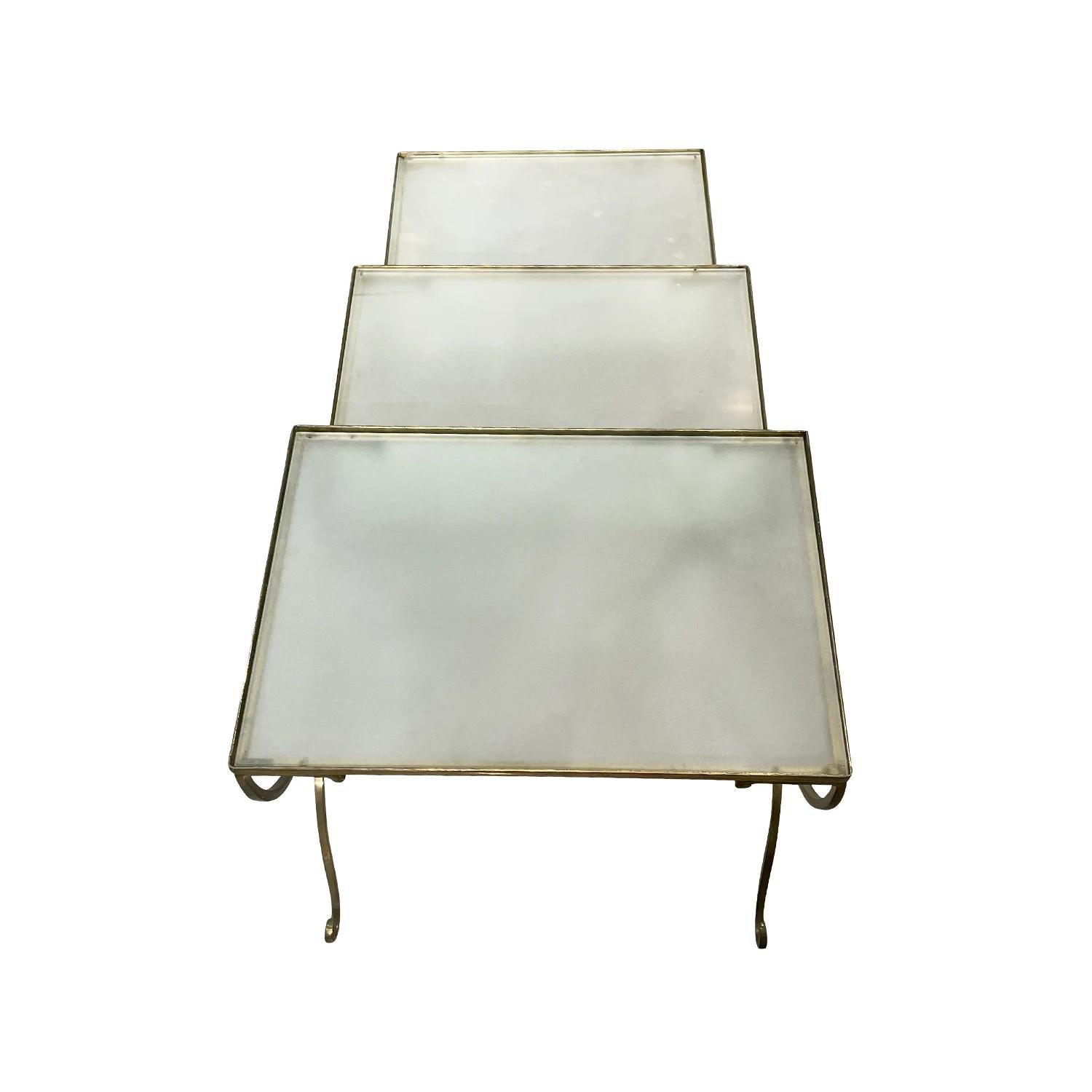20th Century Gold French Vintage Set of Three Brass Nesting, Glass Side Tables For Sale 1
