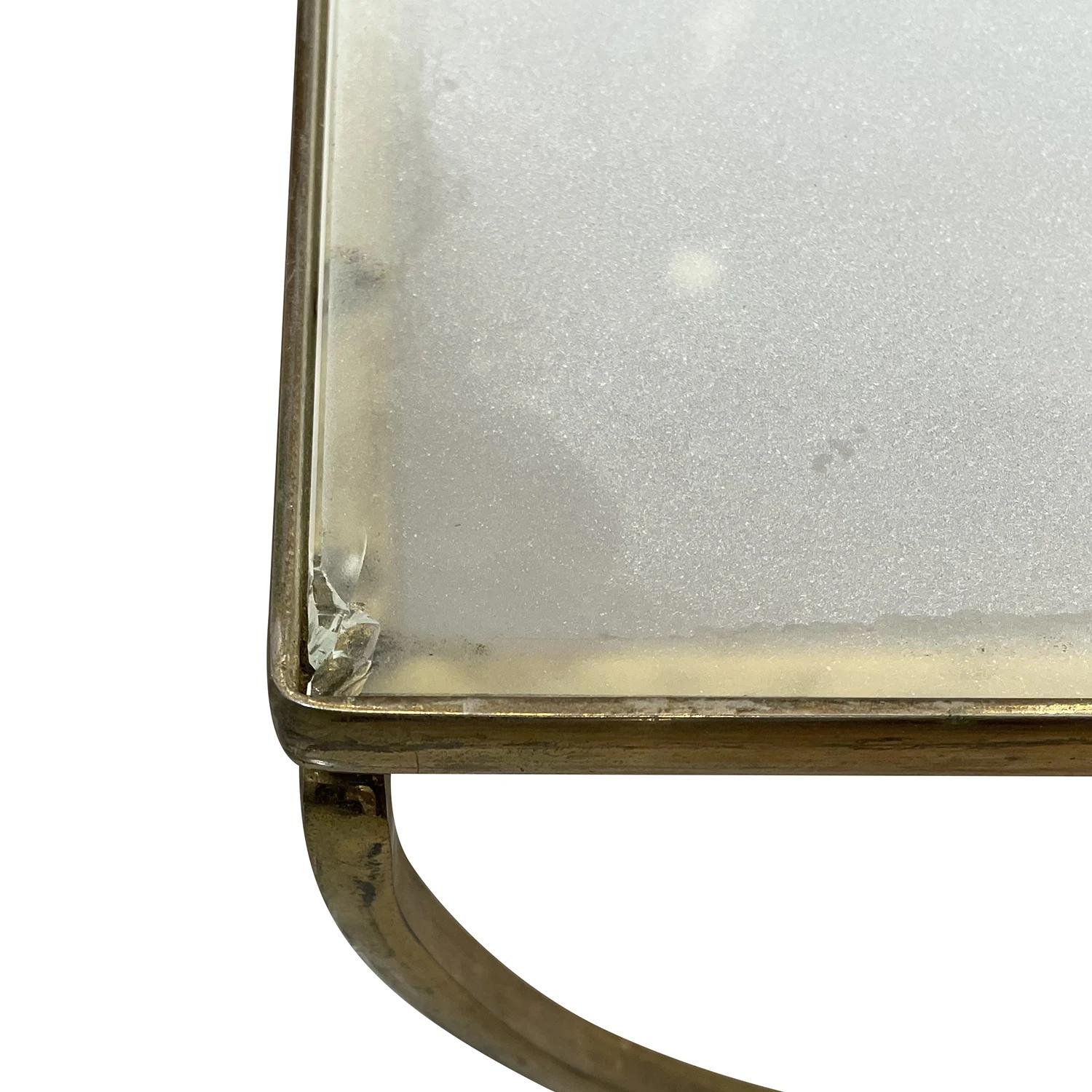 Set di tre tavolini in ottone e vetro del 20° secolo, in oro, francese e vintage in vendita 1
