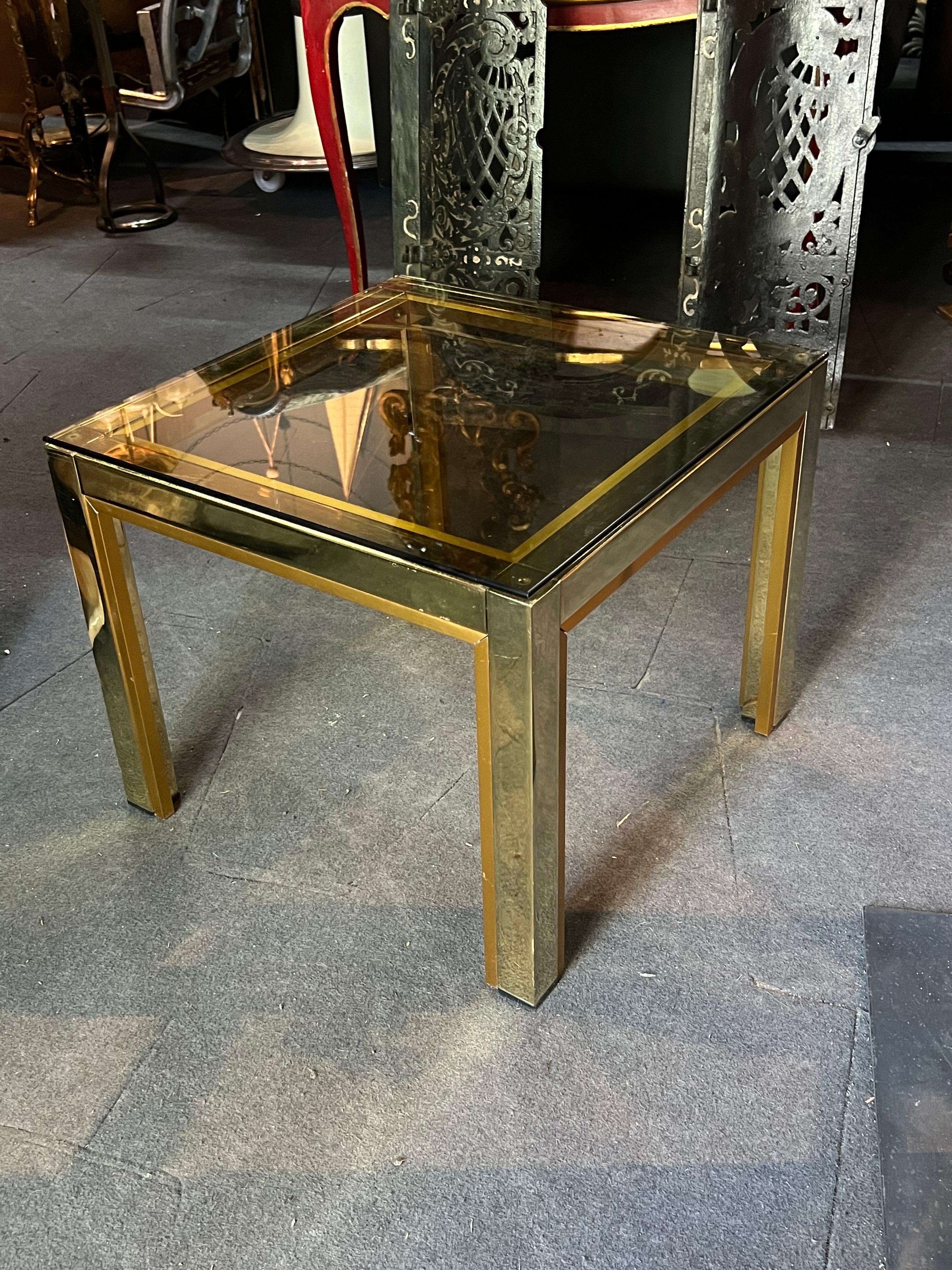 20ième siècle 20ème siècle Français Vintage Petite table carrée en laiton avec plateau en verre Brown en vente
