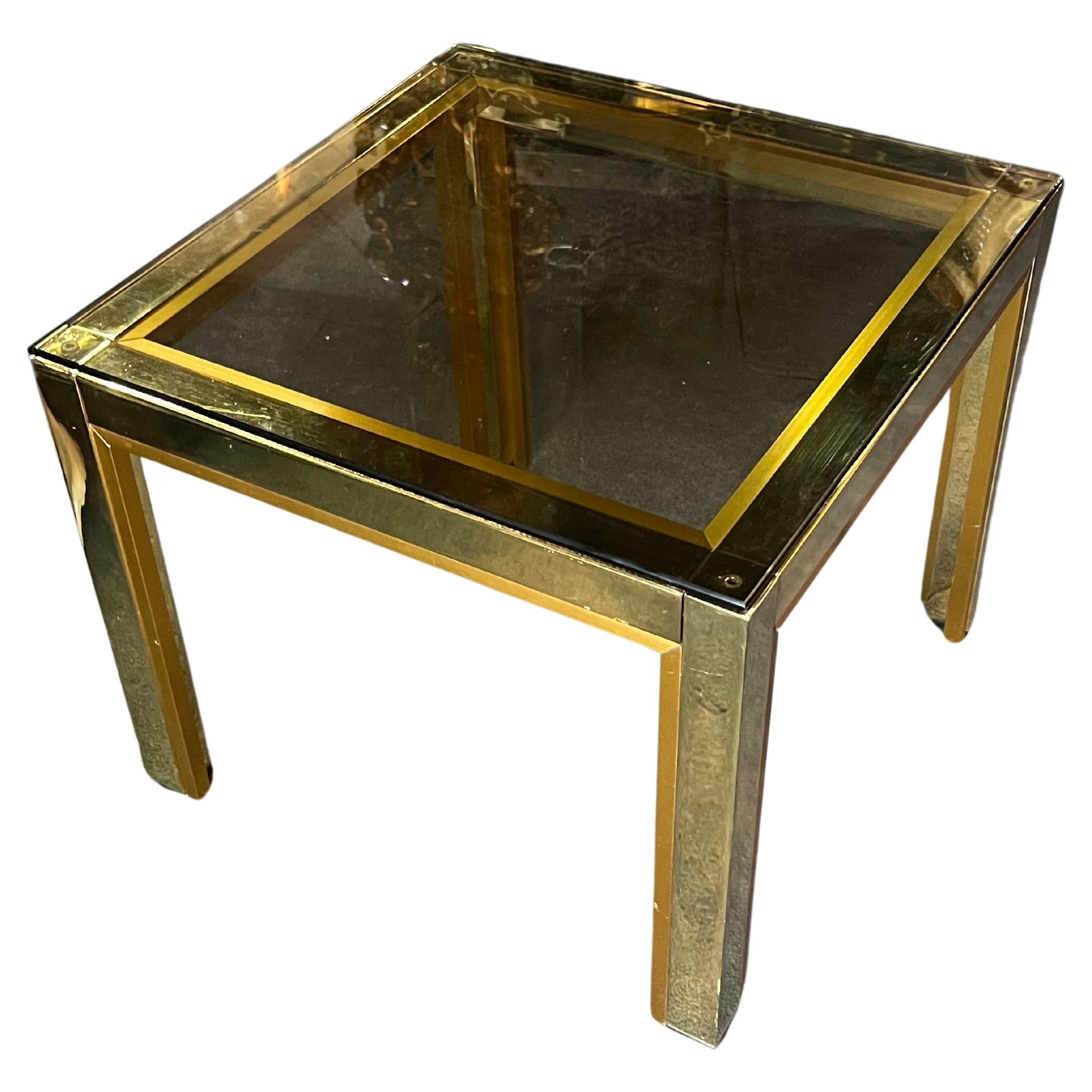 20ème siècle Français Vintage Petite table carrée en laiton avec plateau en verre Brown en vente