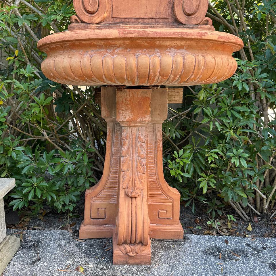 Siglo XX Francés Vintage Terracota Fontaine Imperio en venta 1