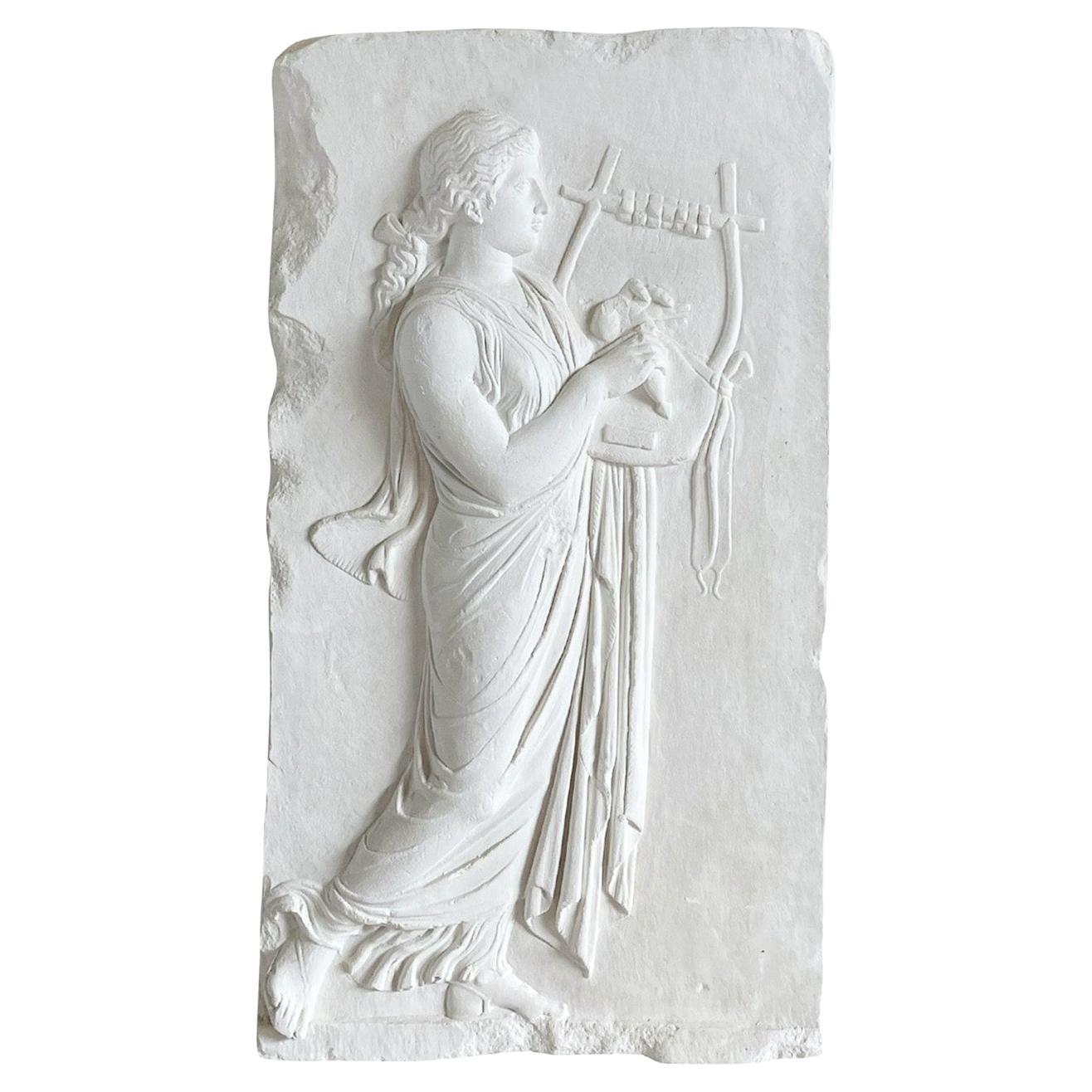 Relieve de escayola de época francesa del siglo XX de la diosa griega Erato
