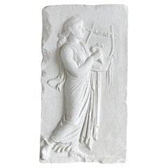 Relief mural vintage français du 20ème siècle de la déesse grecque Erato