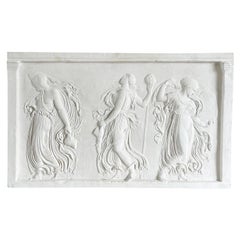 Relief mural vintage français du 20ème siècle représentant les trois charités ou grâces