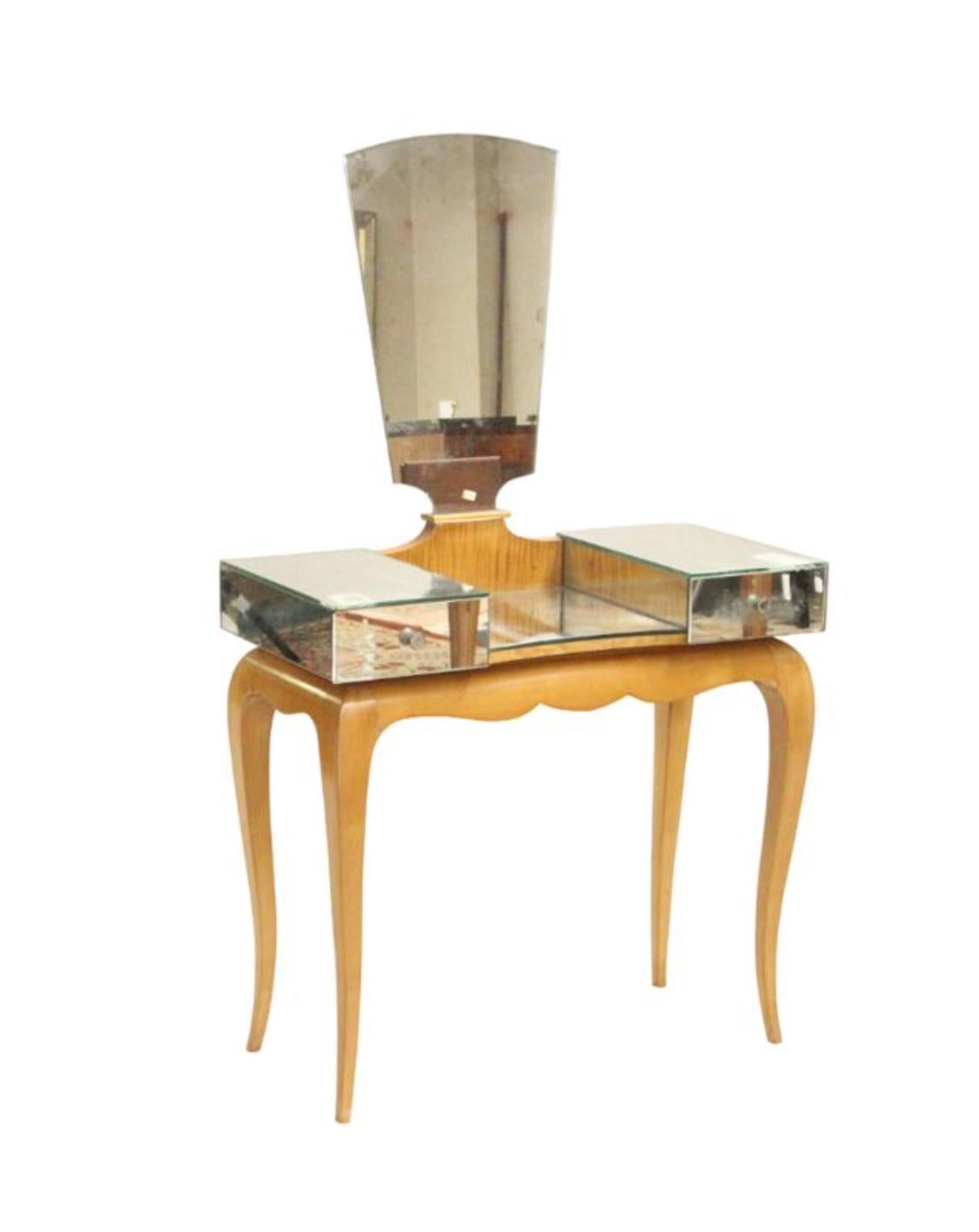 Sehr gut erhaltener französischer Vintage-Eitelkeitstisch des 20. Jahrhunderts mit Spiegelplatte und Schubladen, der aus Obstholz gefertigt ist. Er steht auf leicht geschwungenen Beinen mit einem zarten Detail an der Vorderseite. Es gibt zwei